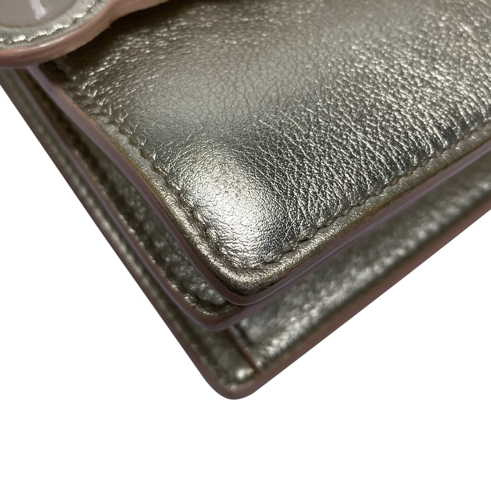 Bolsa Fendi Kan I Dourada