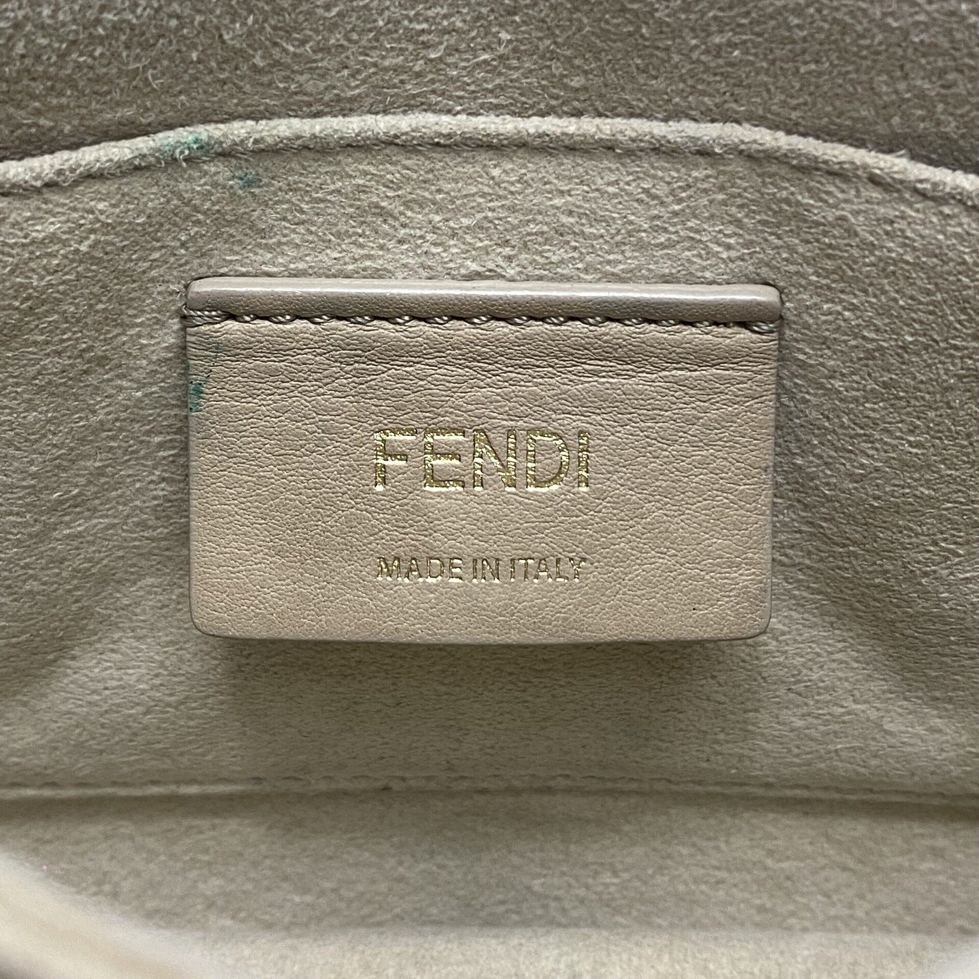 Bolsa Fendi Kan I Dourada