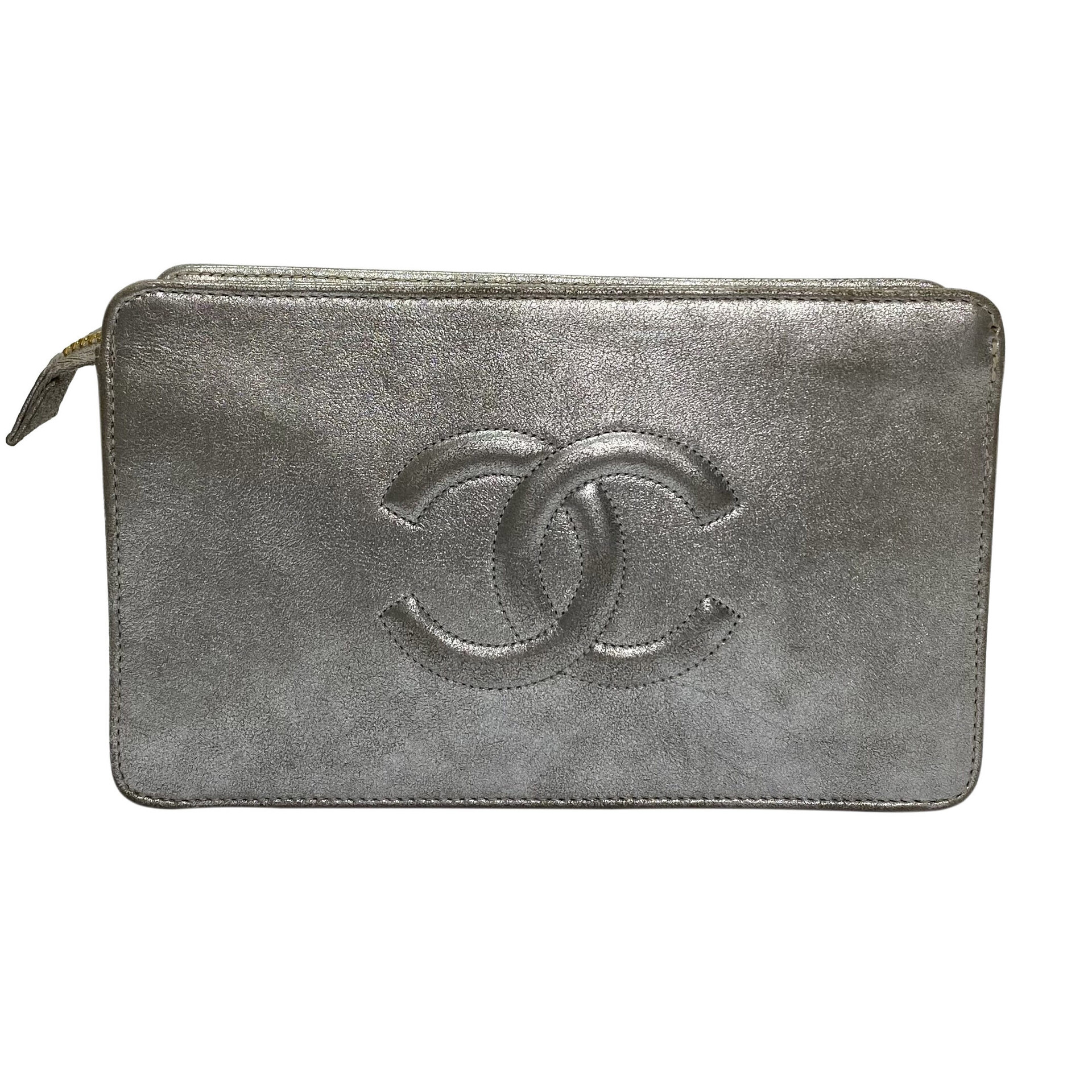 Clutch Chanel Mini Silver Wristlet