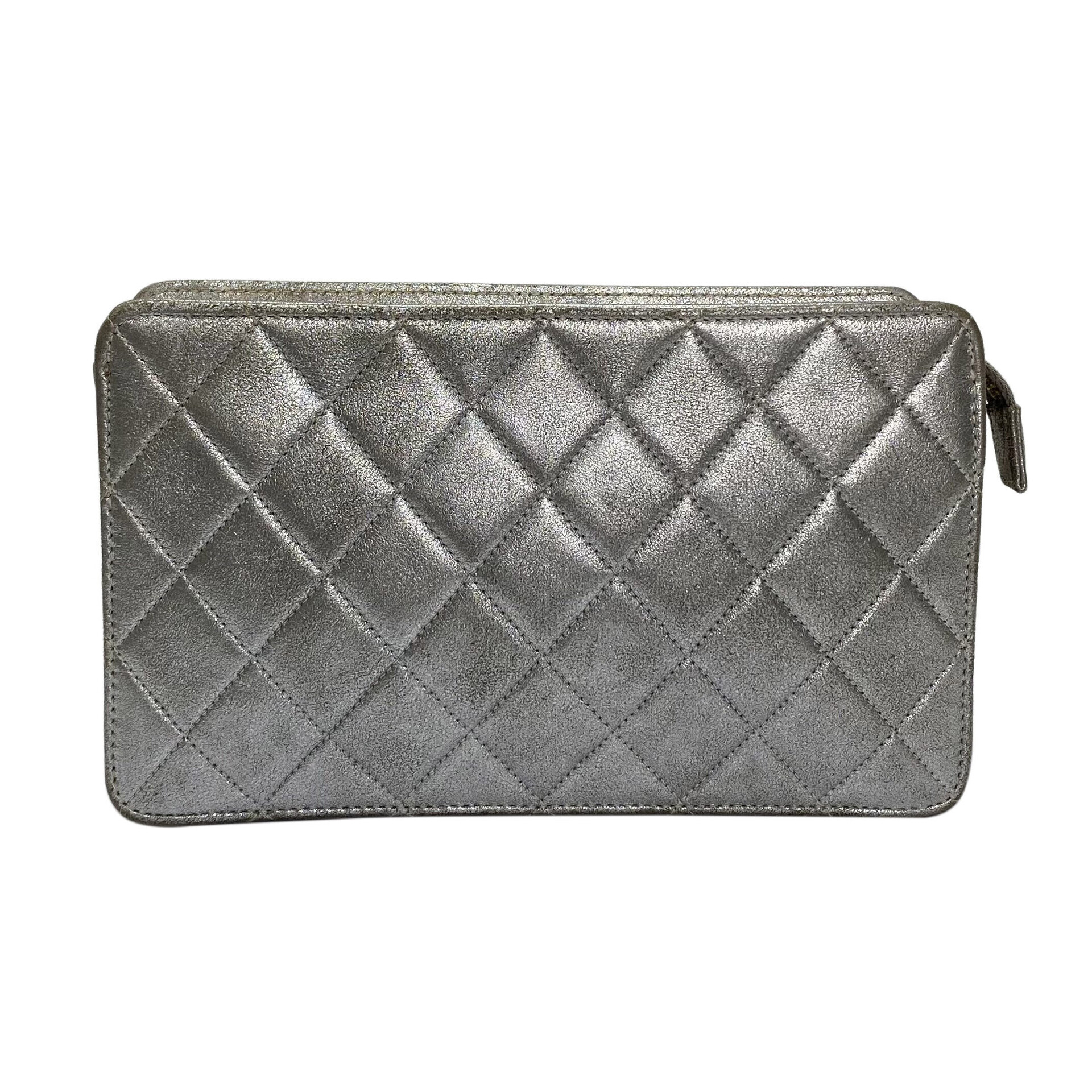 Clutch Chanel Mini Silver Wristlet