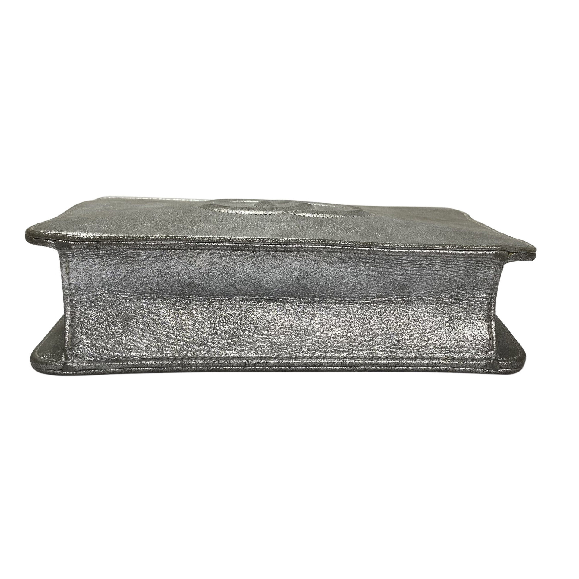 Clutch Chanel Mini Silver Wristlet