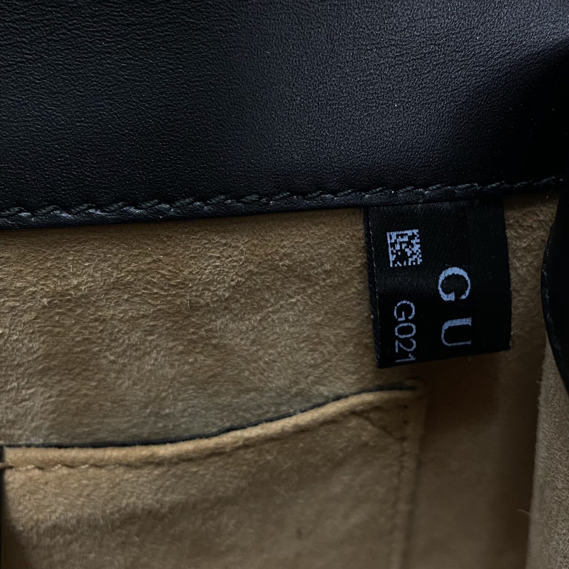 Bolsa Gucci Mini Sylvie Preta