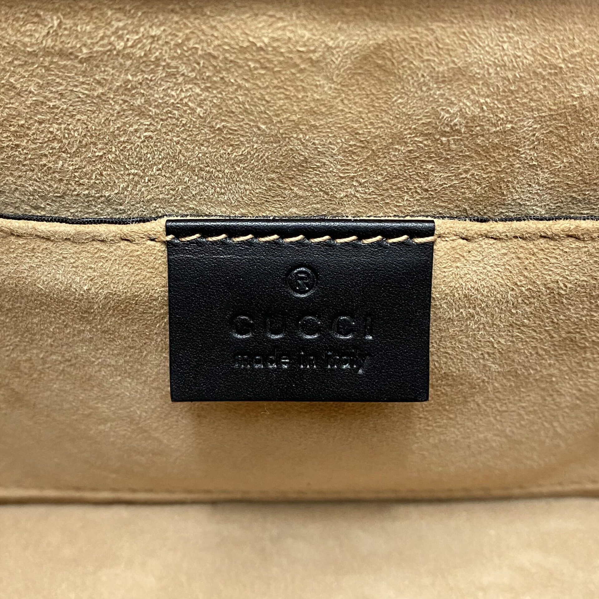 Bolsa Gucci Mini Sylvie Preta