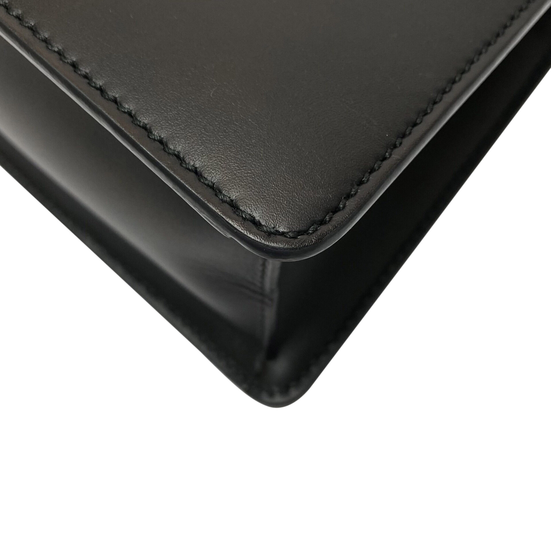 Bolsa Gucci Mini Sylvie Preta