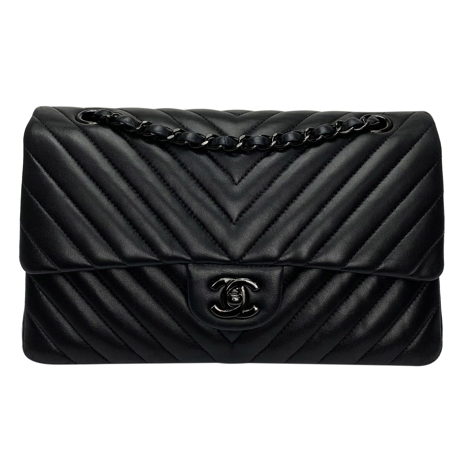 Bolsa Chanel Classic Chevron Preta