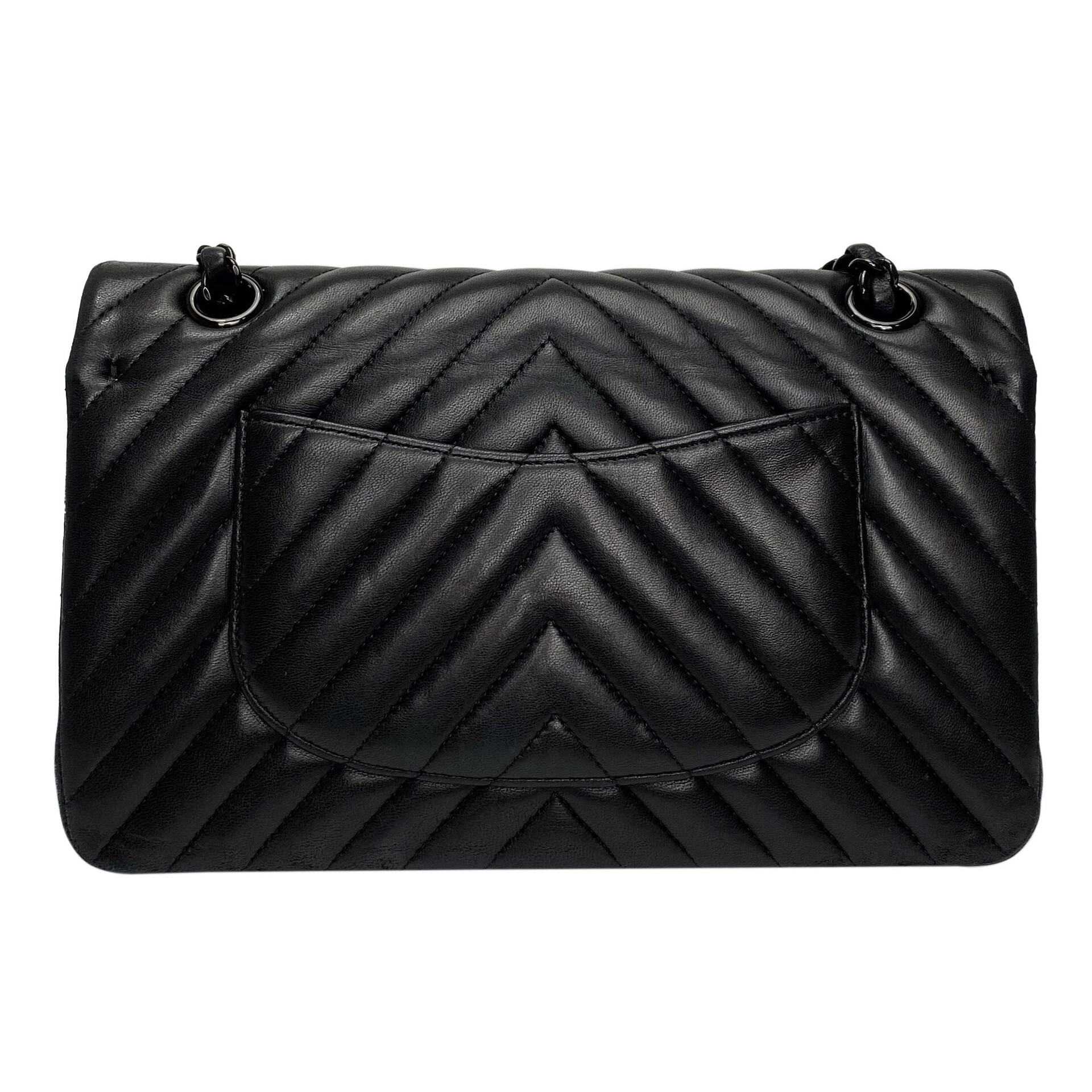 Bolsa Chanel Classic Chevron Preta