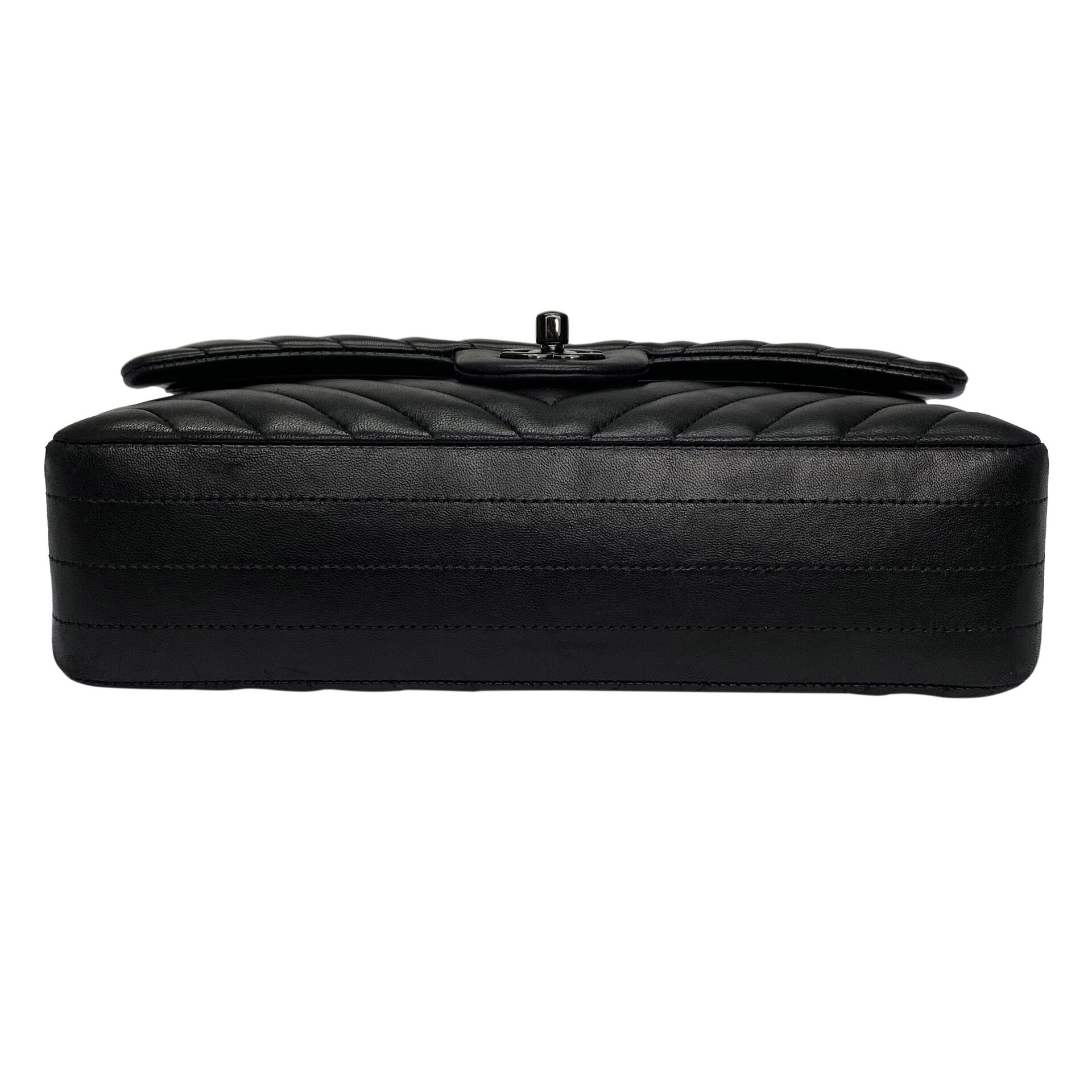 Bolsa Chanel Classic Chevron Preta