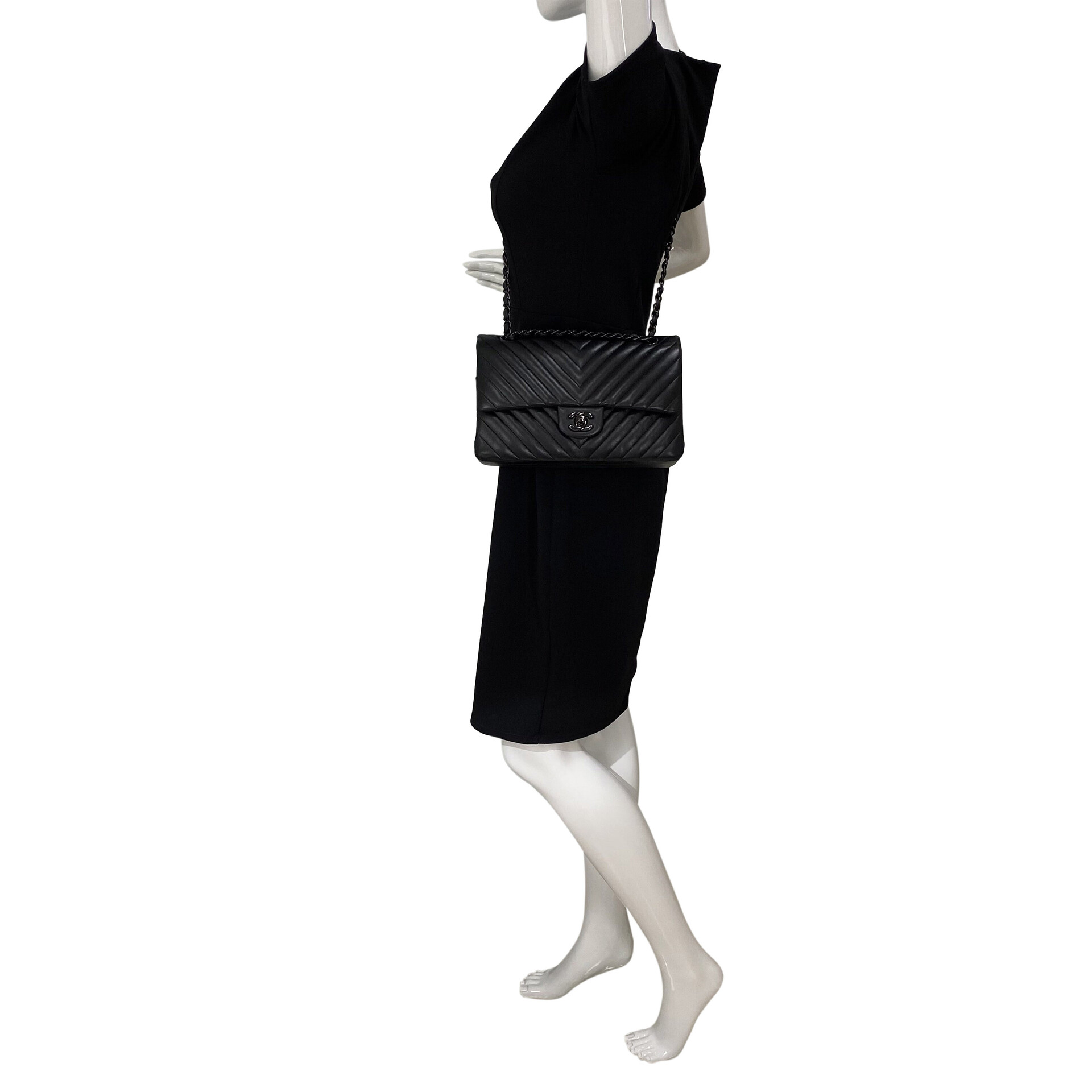 Bolsa Chanel Classic Chevron Preta