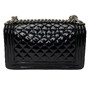 Bolsa Chanel Boy Verniz