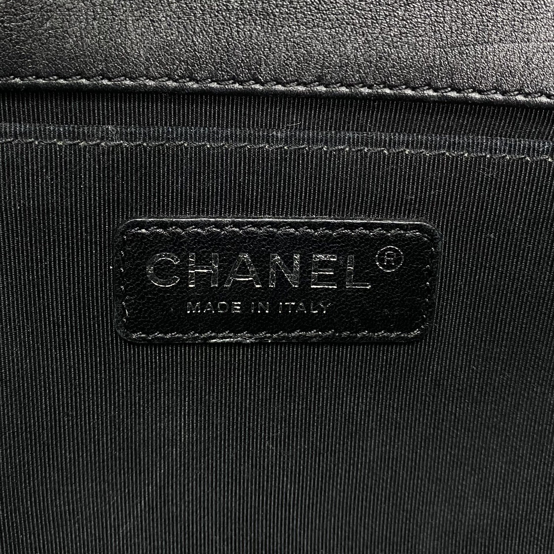 Bolsa Chanel Boy Verniz