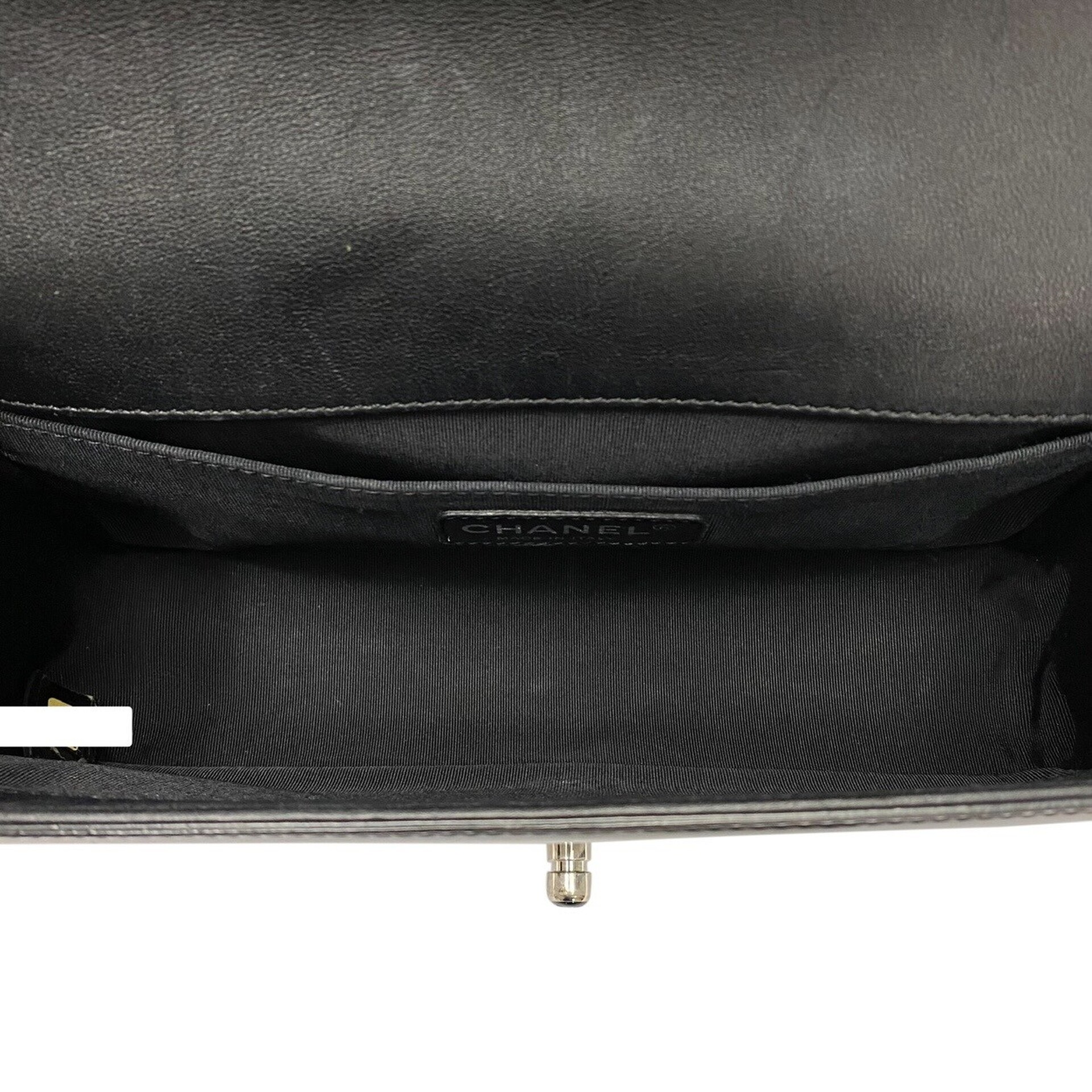 Bolsa Chanel Boy Verniz