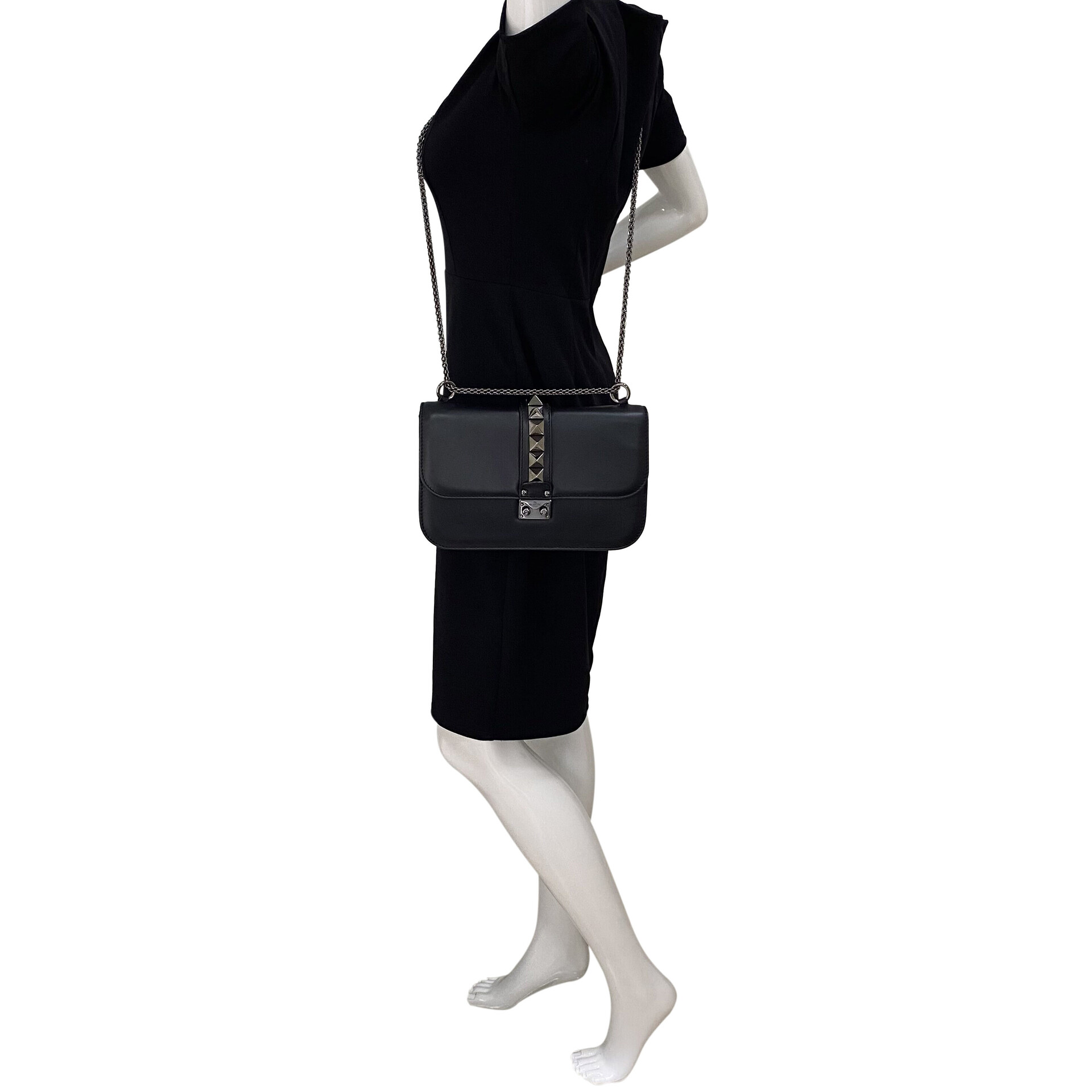 Bolsa Valentino Garavani Glam Lock Preta