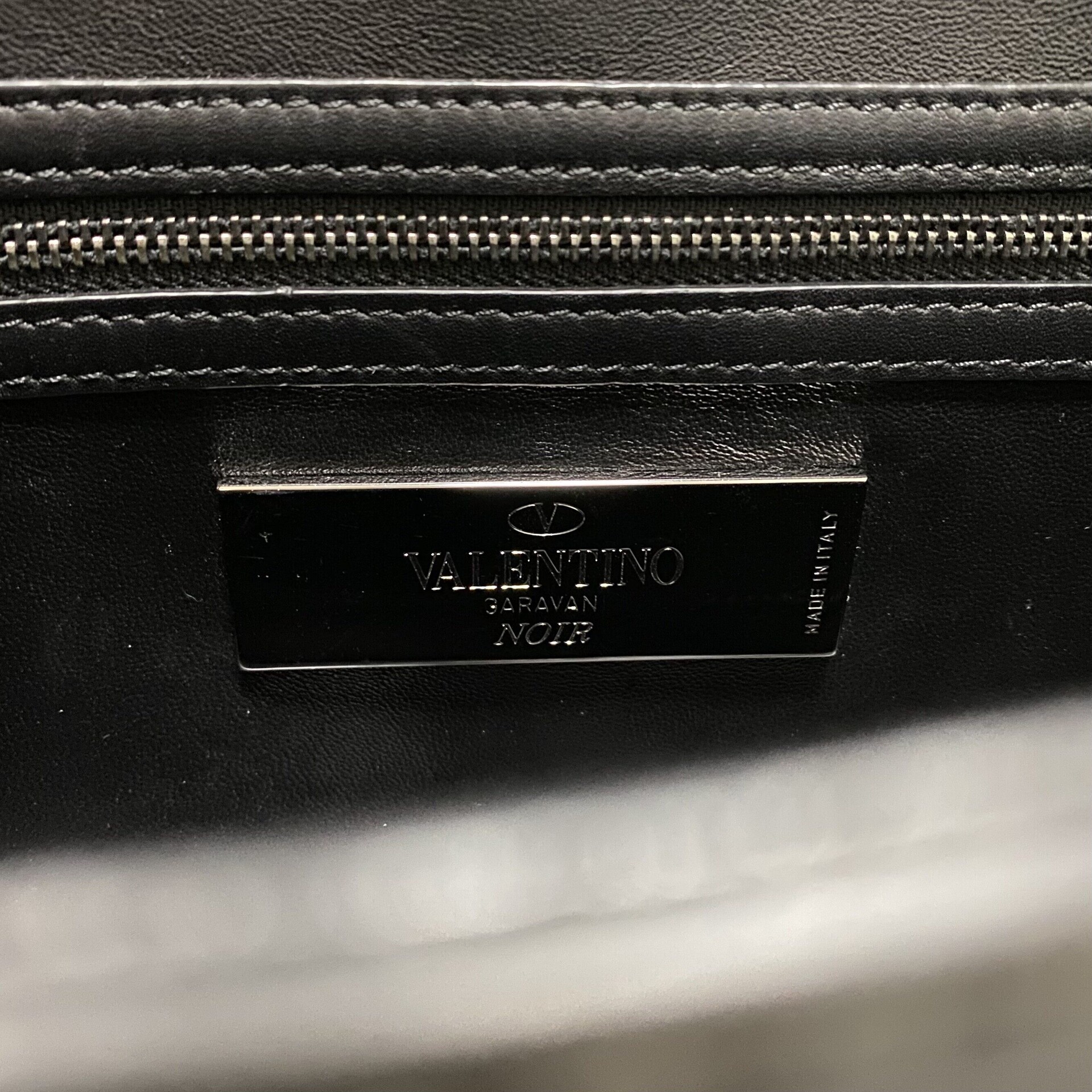 Bolsa Valentino Garavani Glam Lock Preta