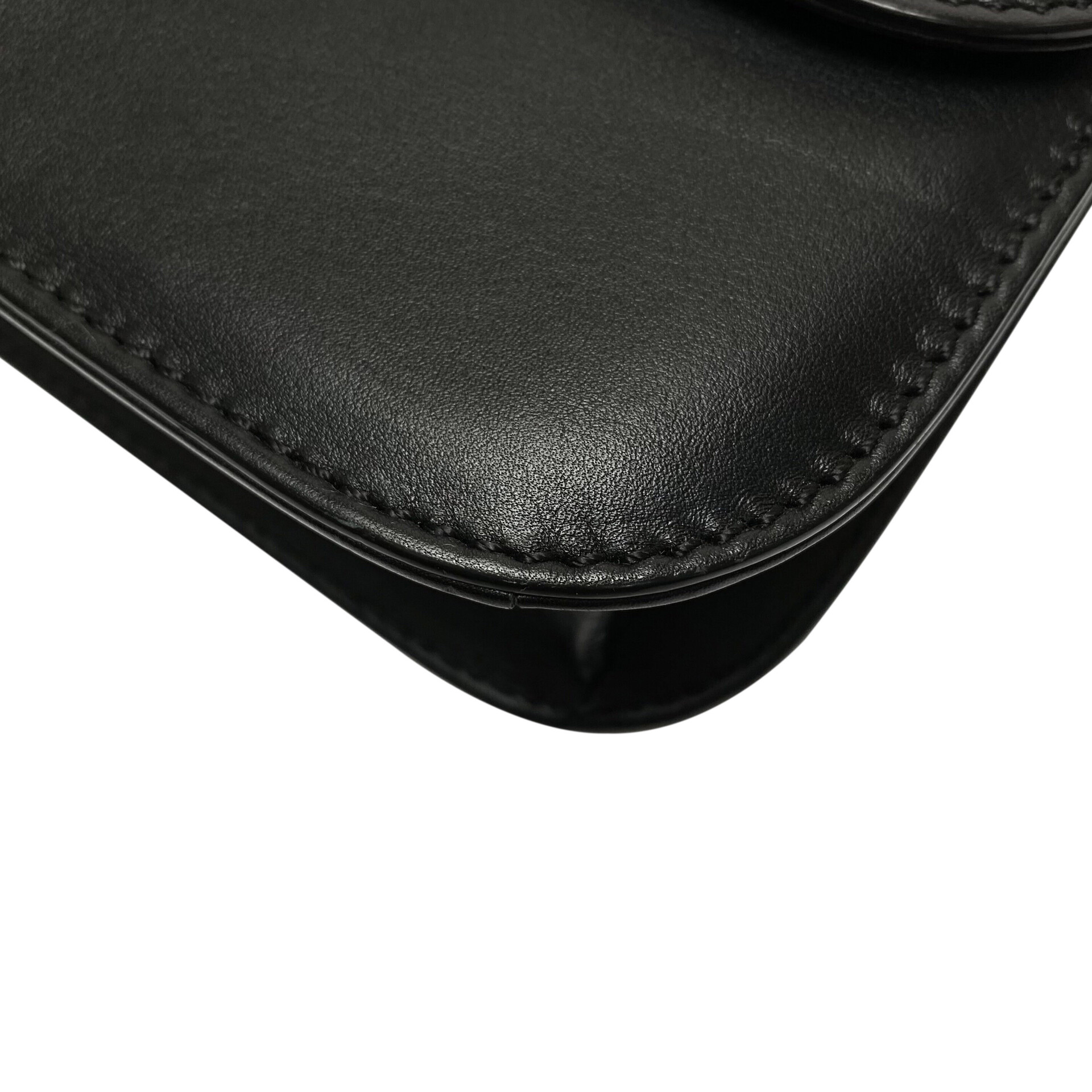 Bolsa Valentino Garavani Glam Lock Preta