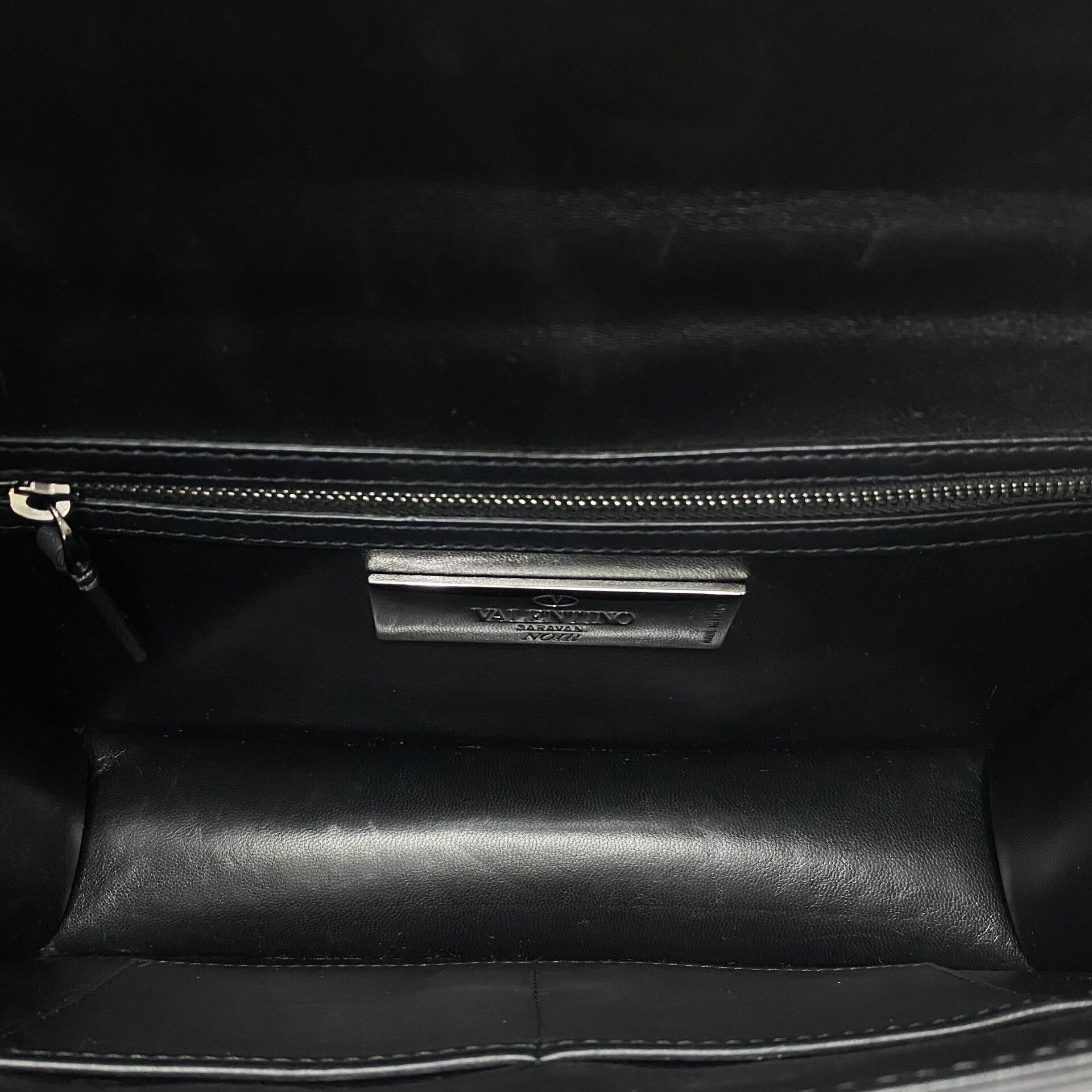Bolsa Valentino Garavani Glam Lock Preta
