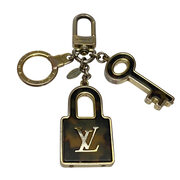 Charm e Chaveiro Louis Vuitton