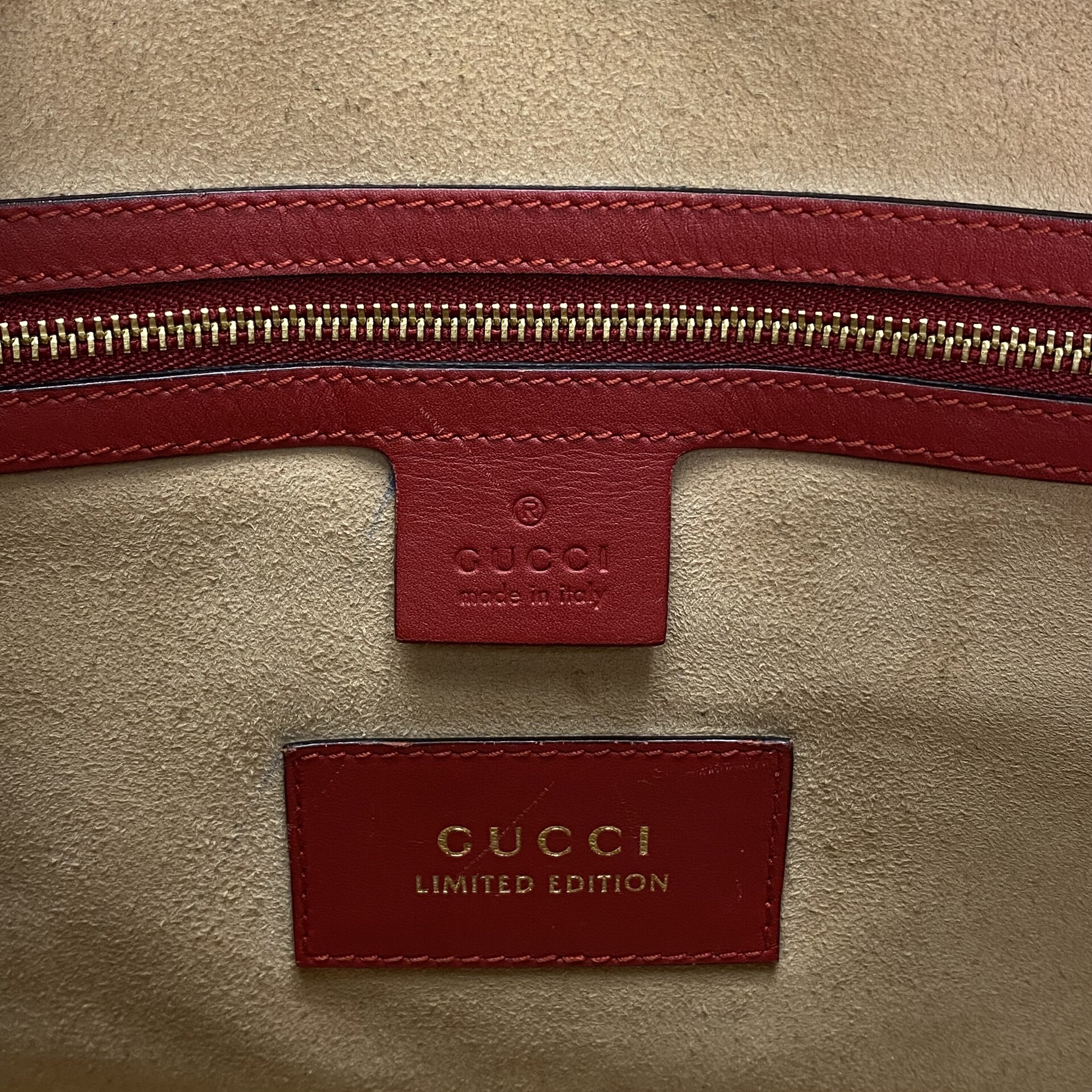 Bolsa Gucci Boston GG Supreme Kingsnake Heart Embroidered