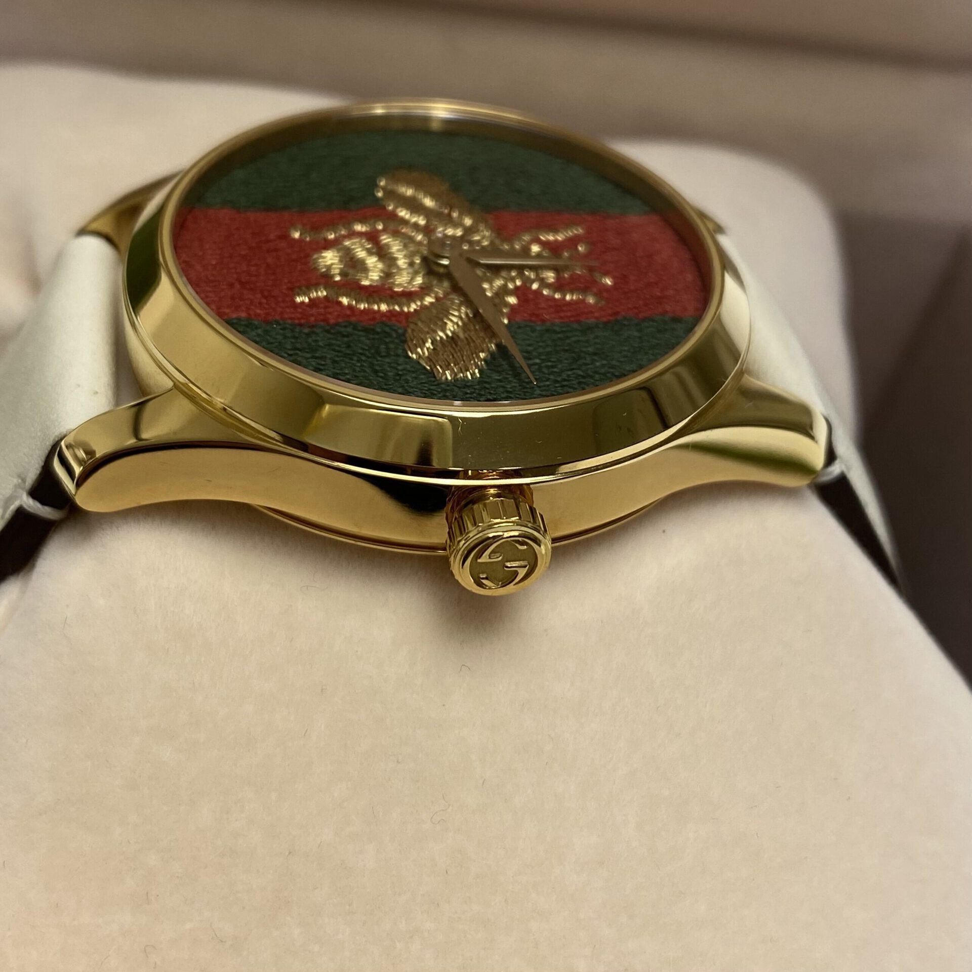 Relógio Gucci G-Timeless - 126.4