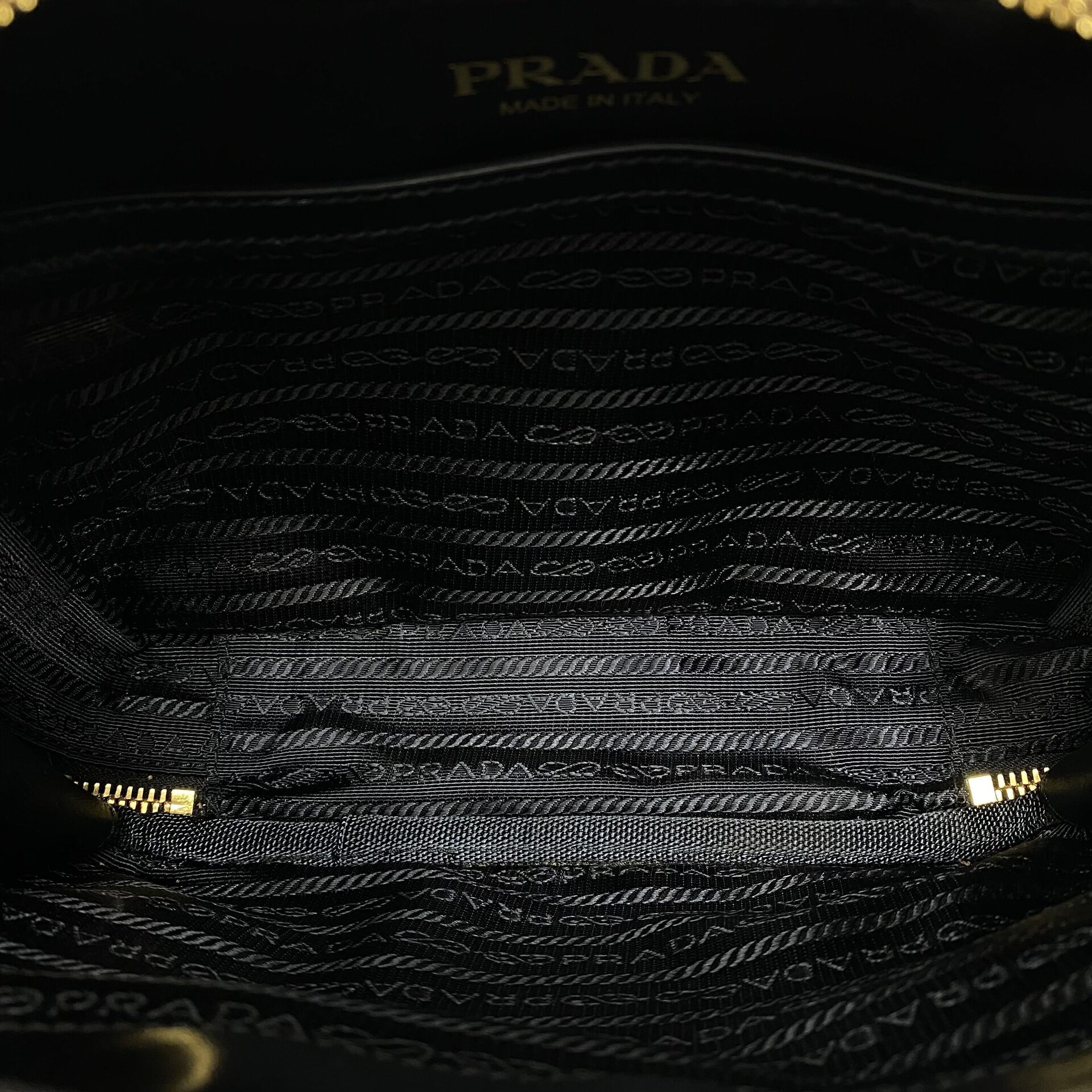 Bolsa Prada Crossbody Symbole com Bordado