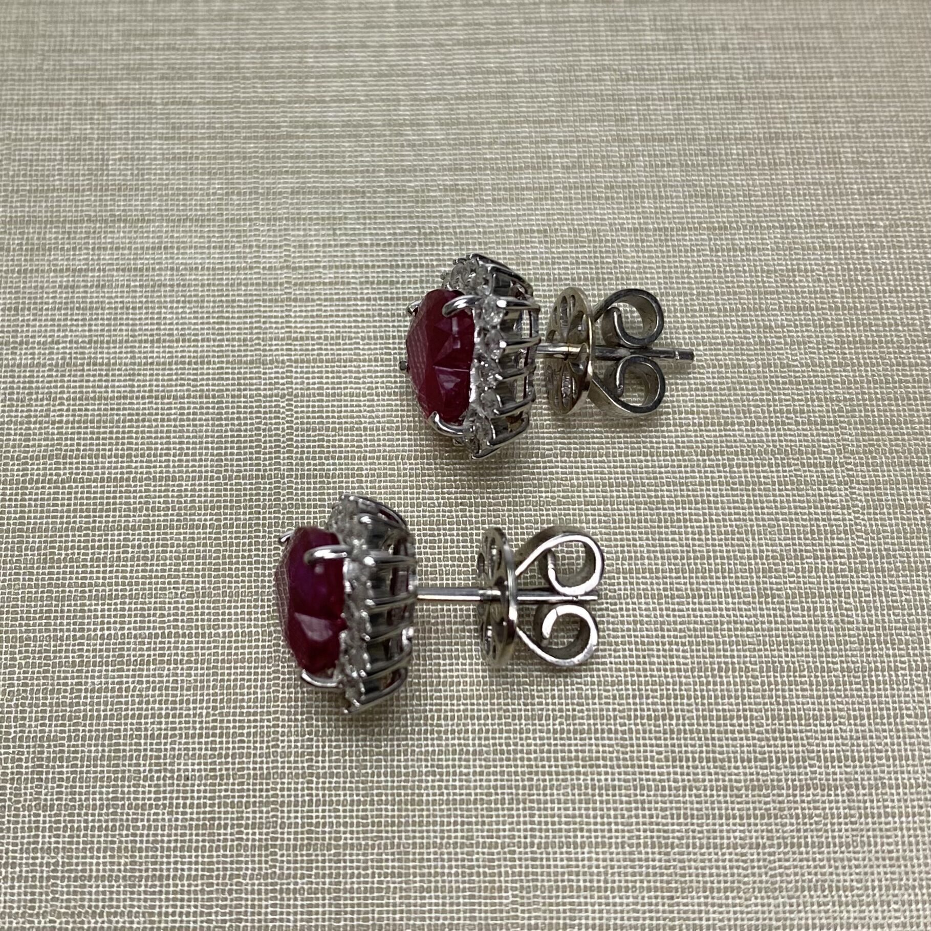 Par de Brincos Coração Rubis - 3.68 ct