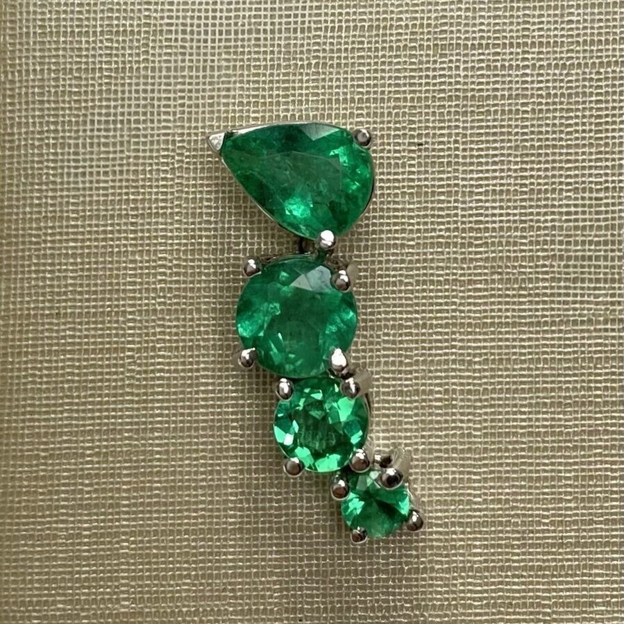 Par de Brincos Esmeraldas - 3.19 ct.