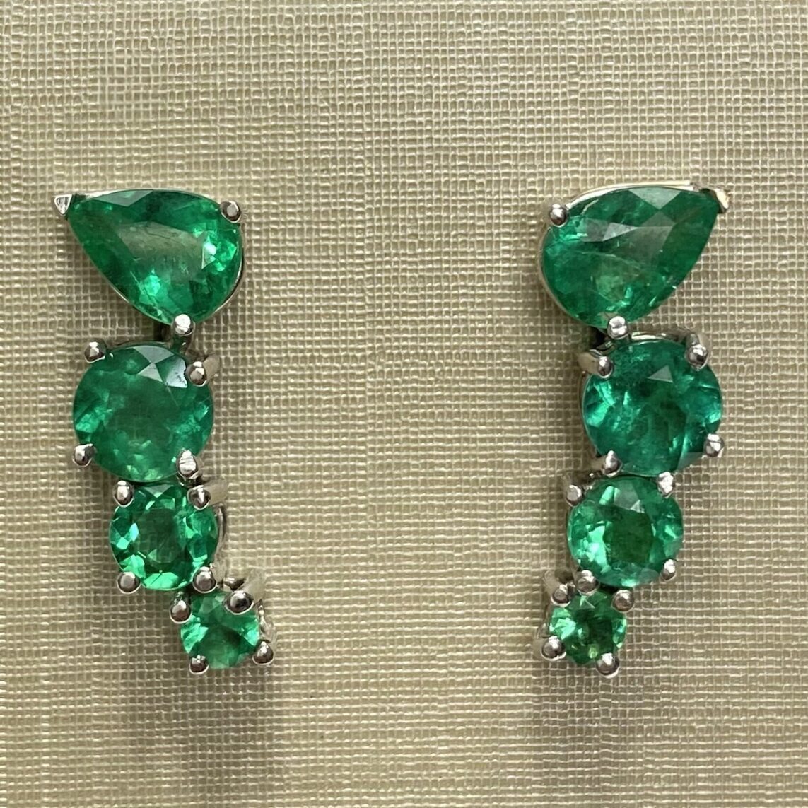 Par de Brincos Esmeraldas - 3.19 ct.