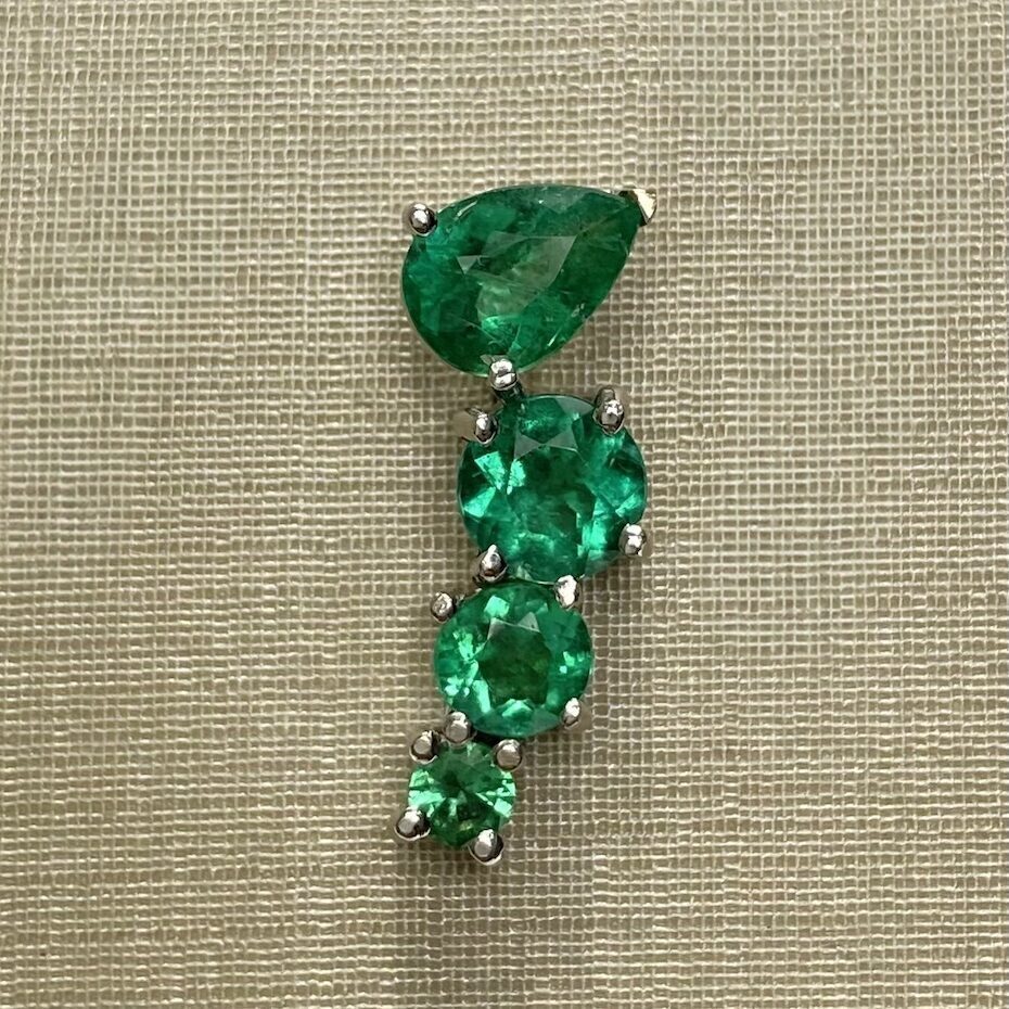 Par de Brincos Esmeraldas - 3.19 ct.