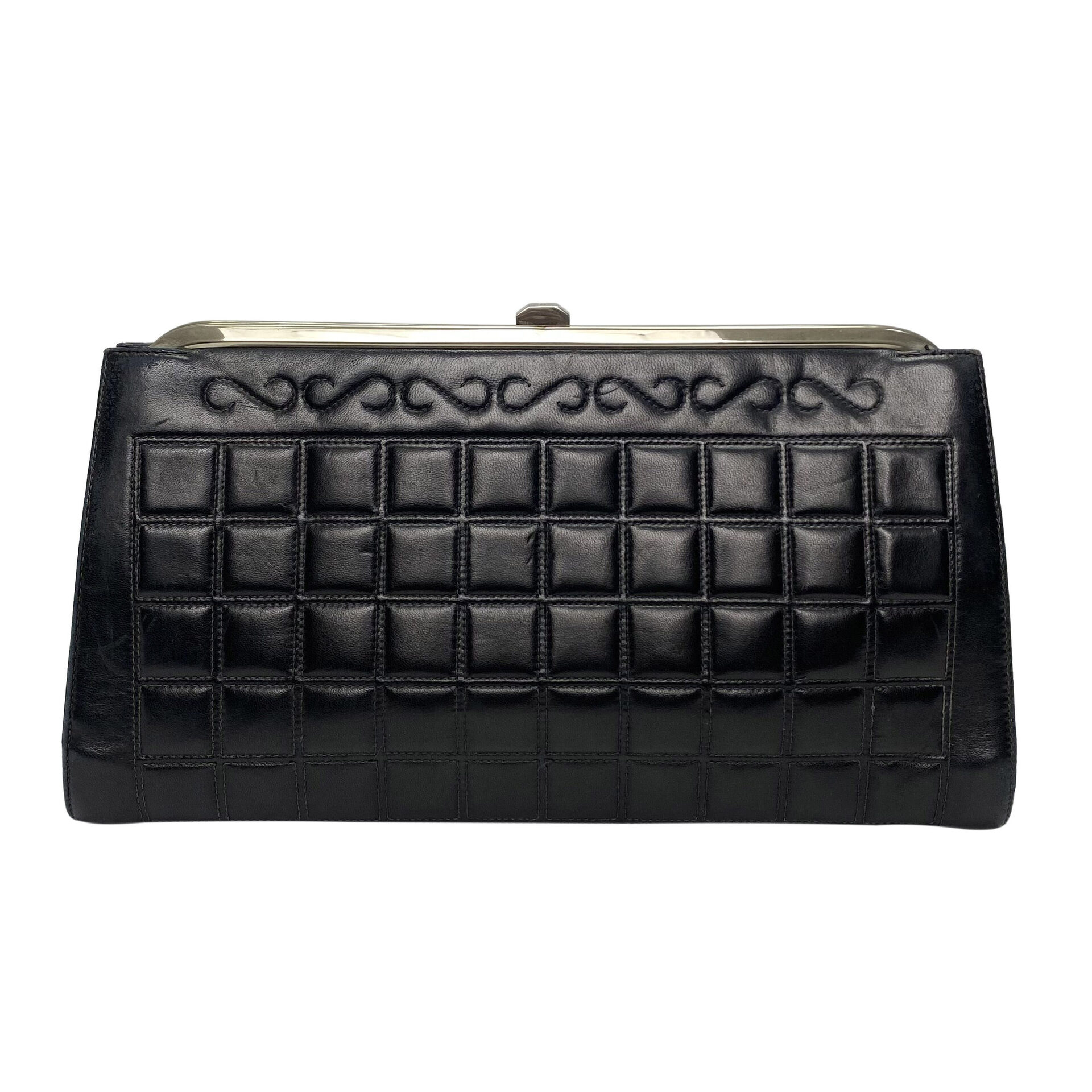 Clutch Chanel Choco Bar CC Preta