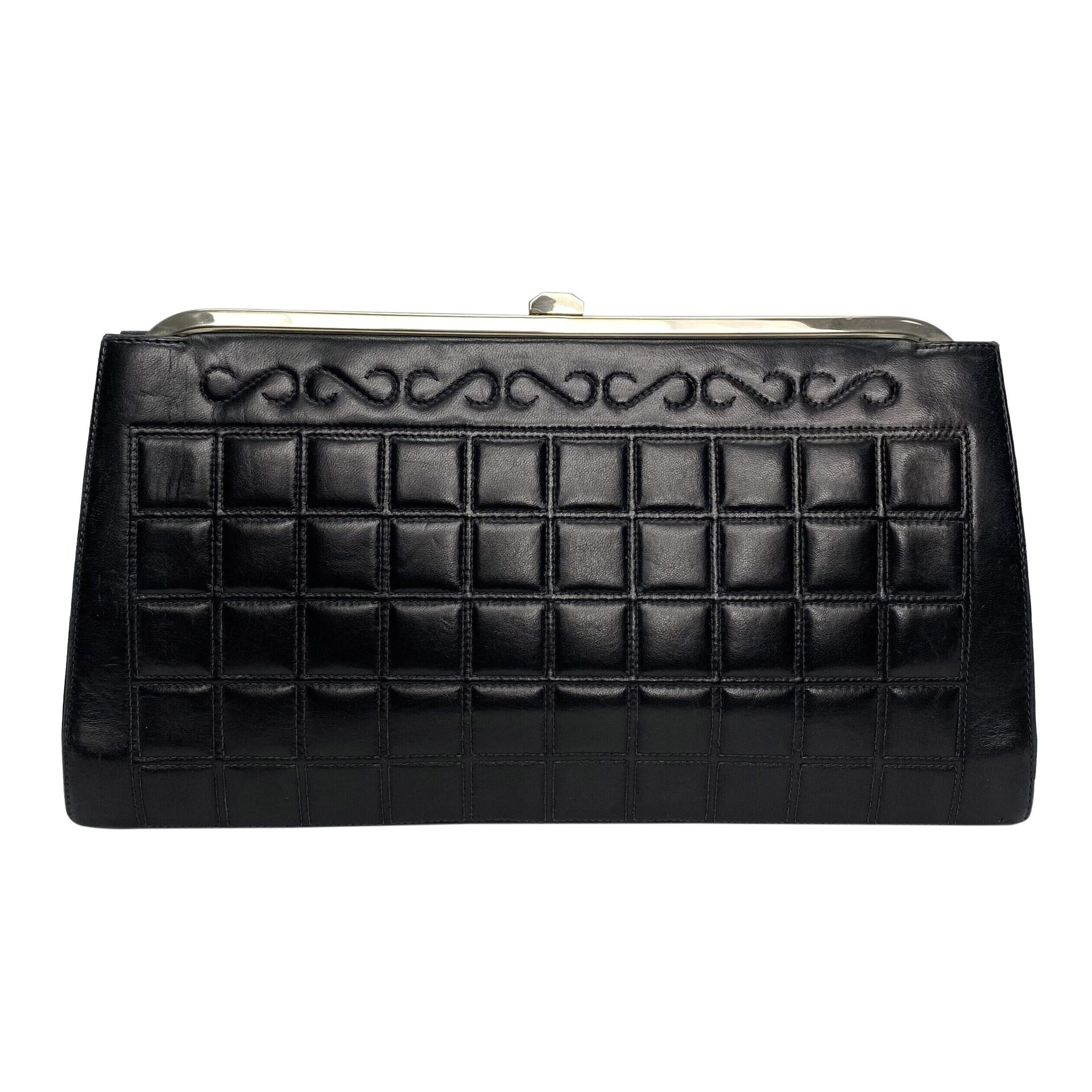 Clutch Chanel Choco Bar CC Preta