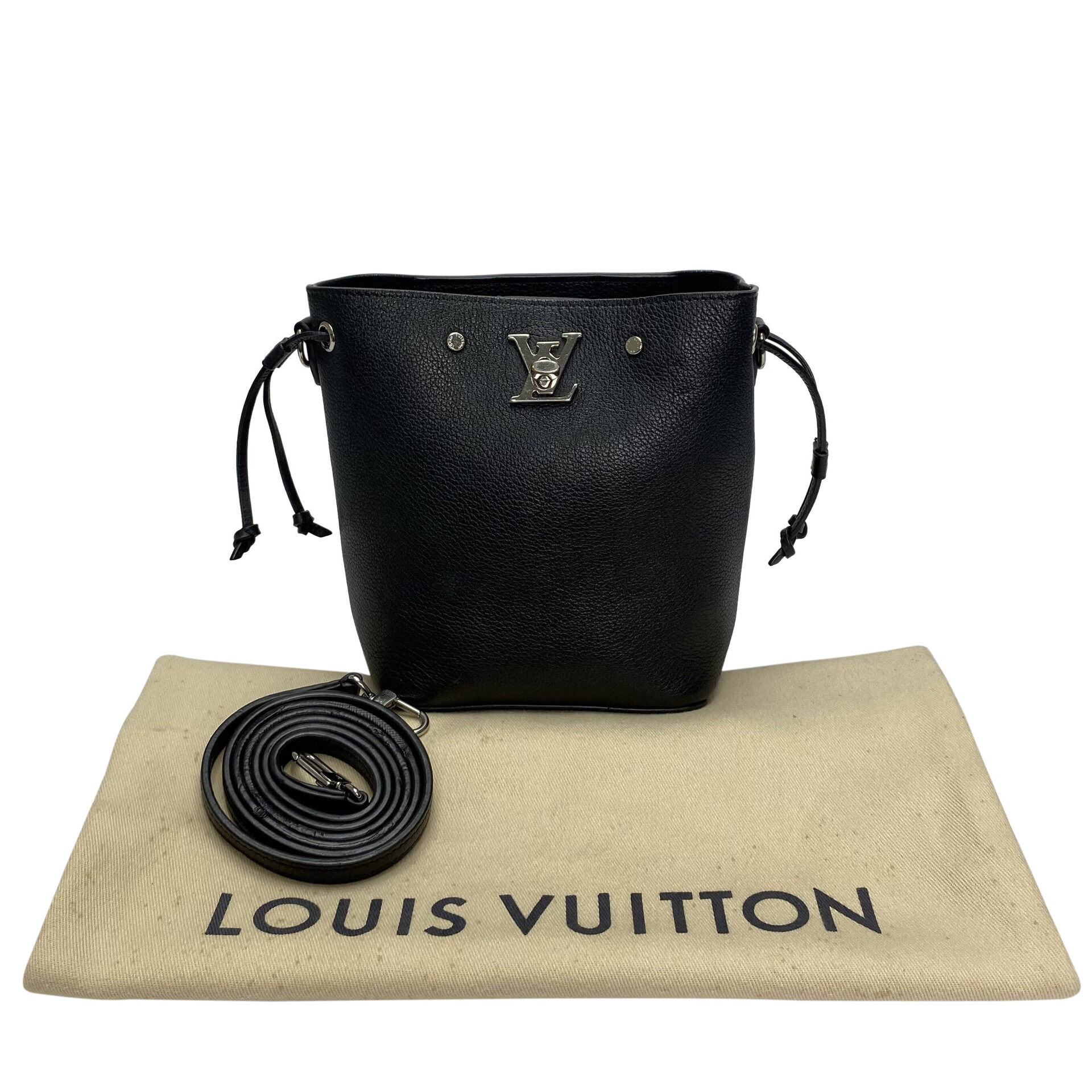 Bolsa Louis Vuitton Lockme Nano Preta