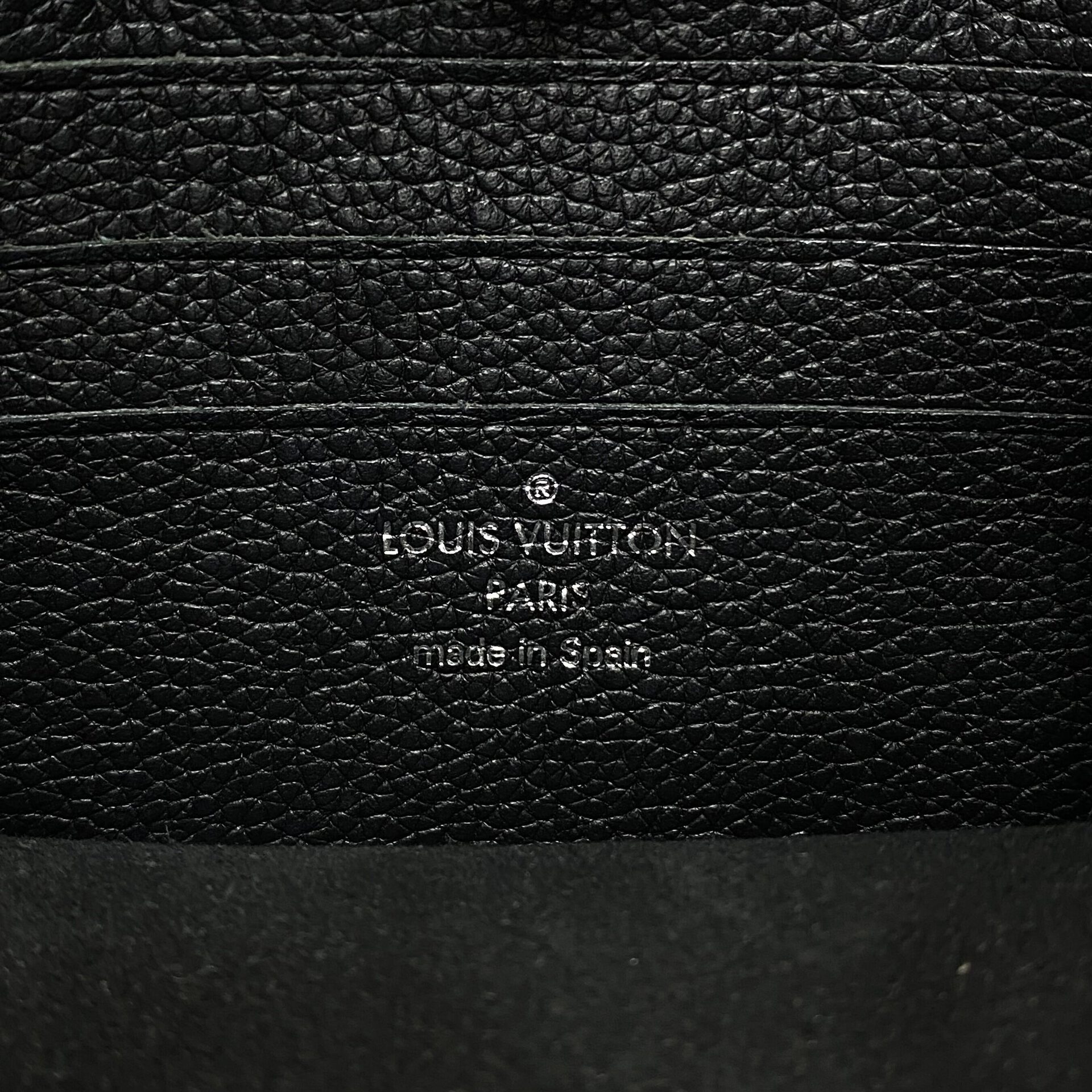 Bolsa Louis Vuitton Lockme Nano Preta