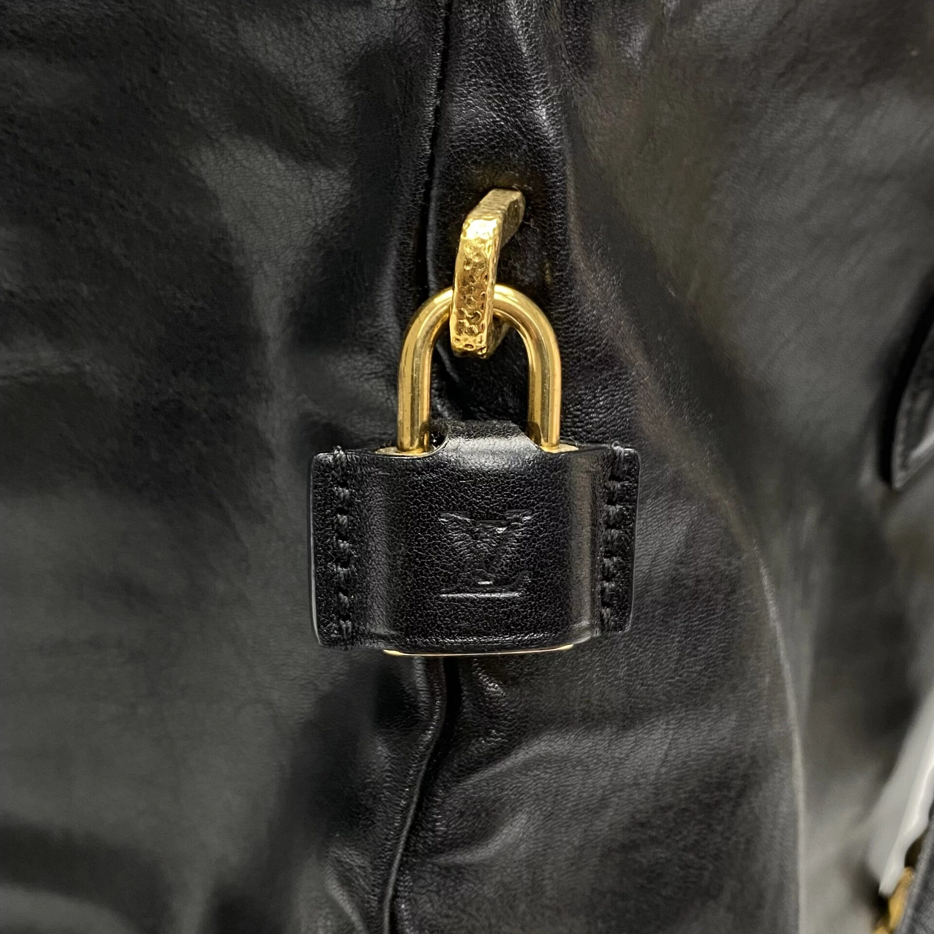 Bolsa Louis Vuitton Lockit Chain Preta