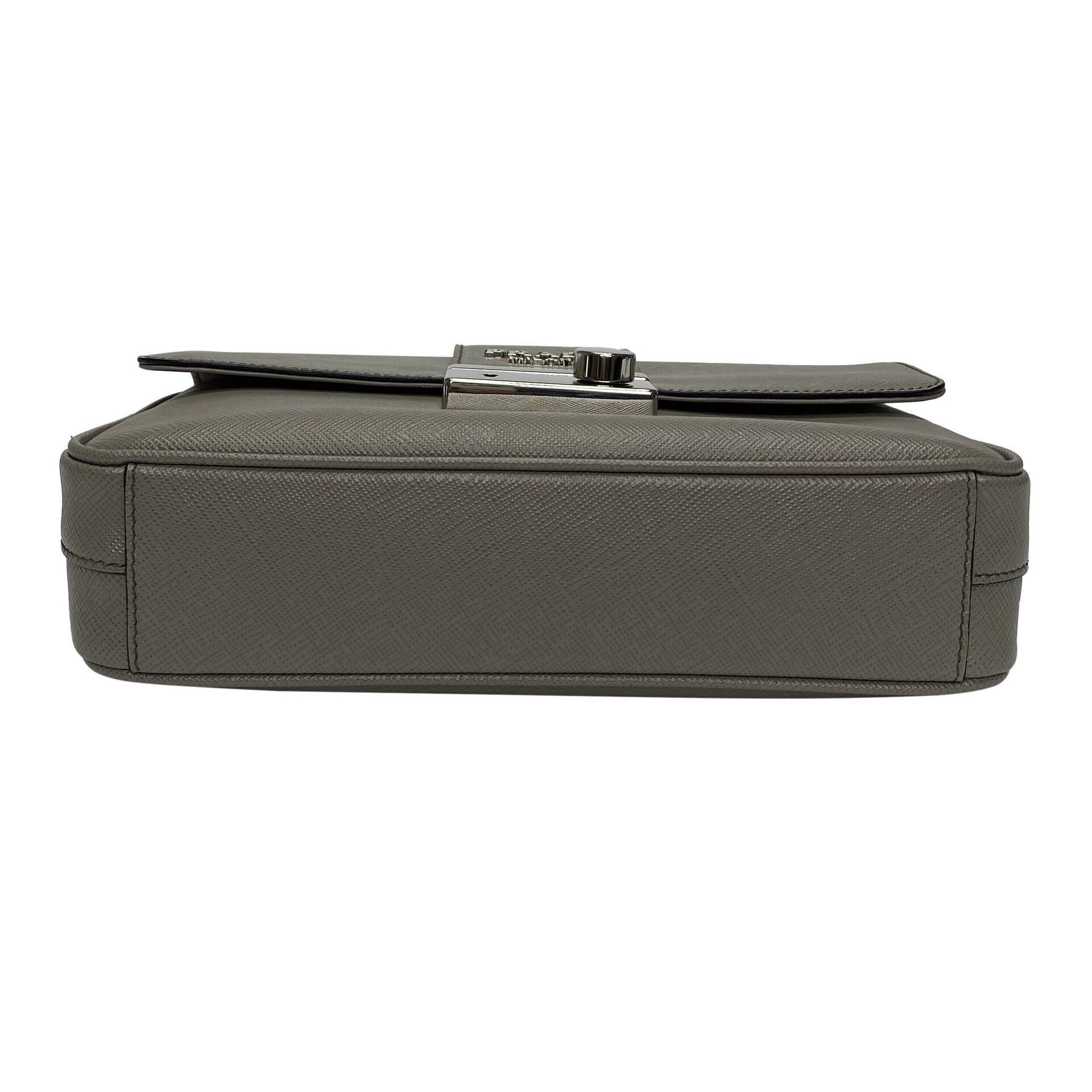 Bolsa Prada Couro Saffiano Cinza