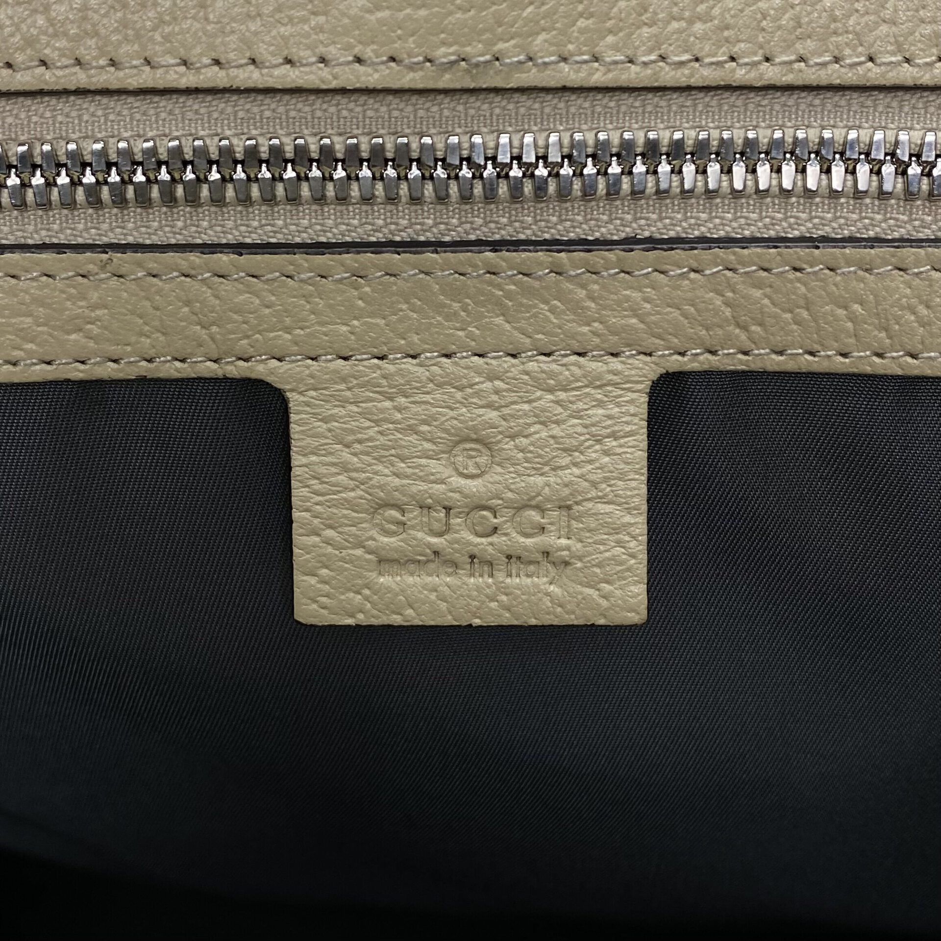 Bolsa Gucci GG Nylon Off The Grid Tote