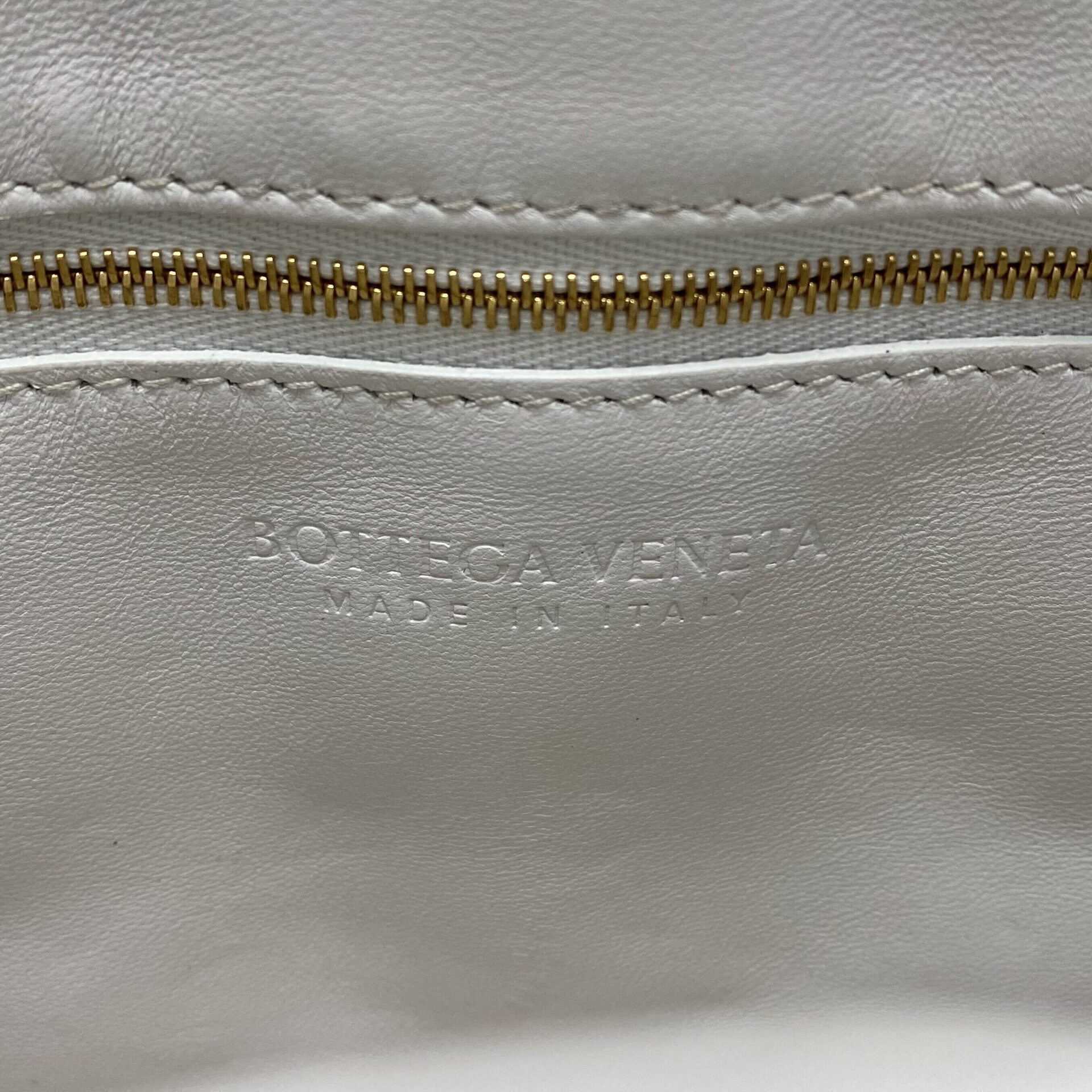 Bolsa Bottega Veneta Cassette Chain Off White