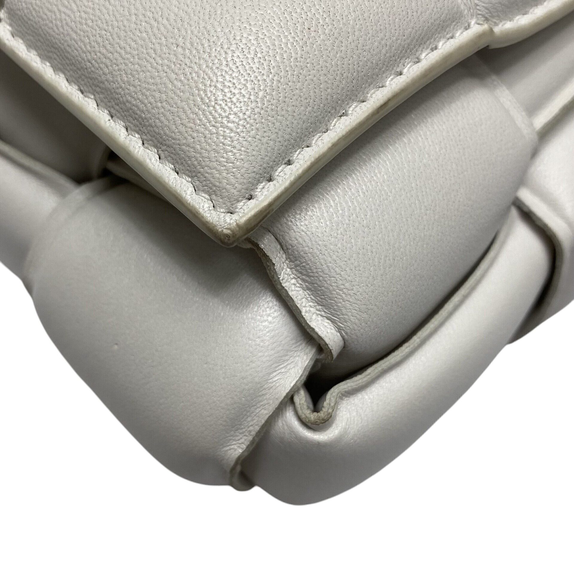 Bolsa Bottega Veneta Cassette Chain Off White