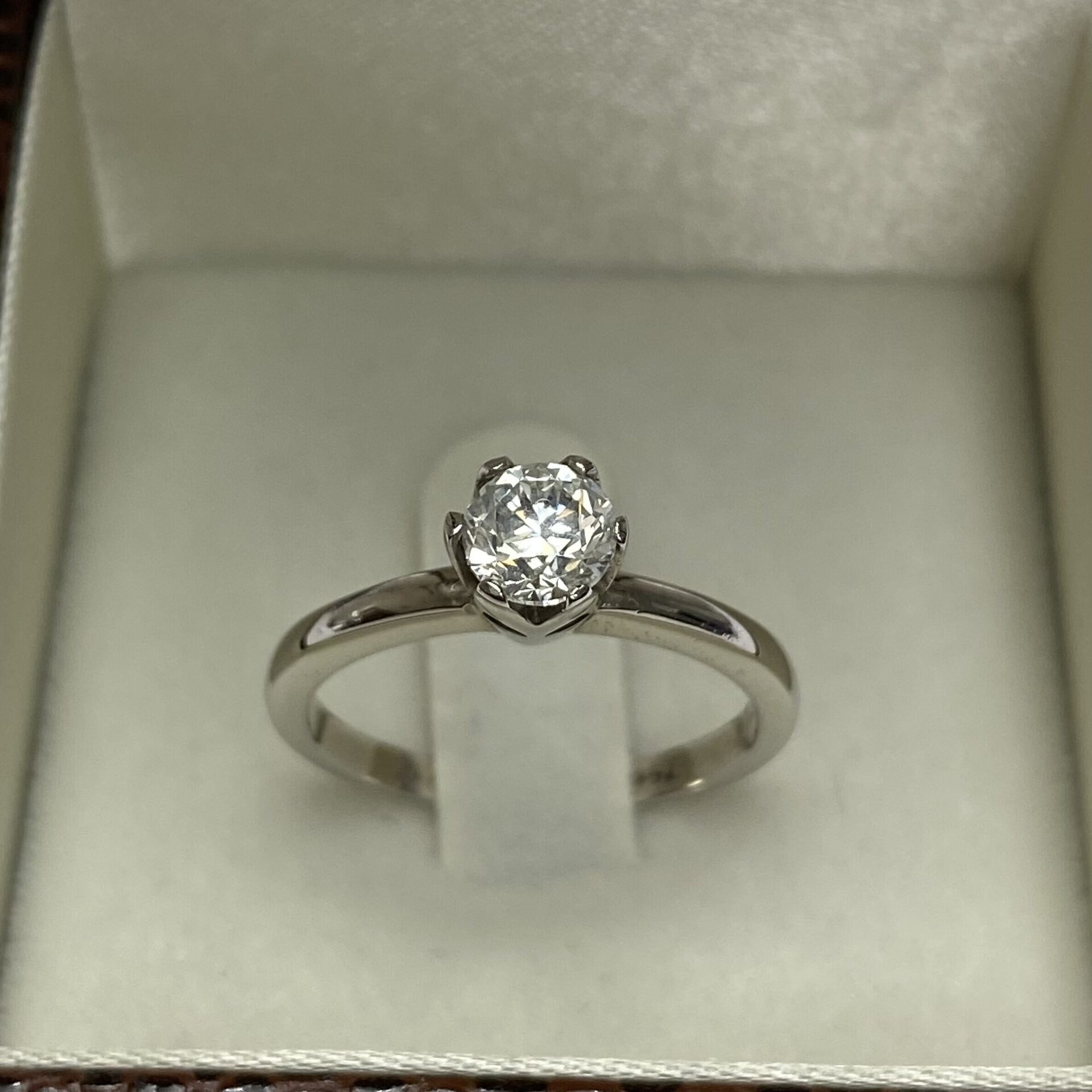 Anel Ouro Branco Solitário - 0.70 ct.