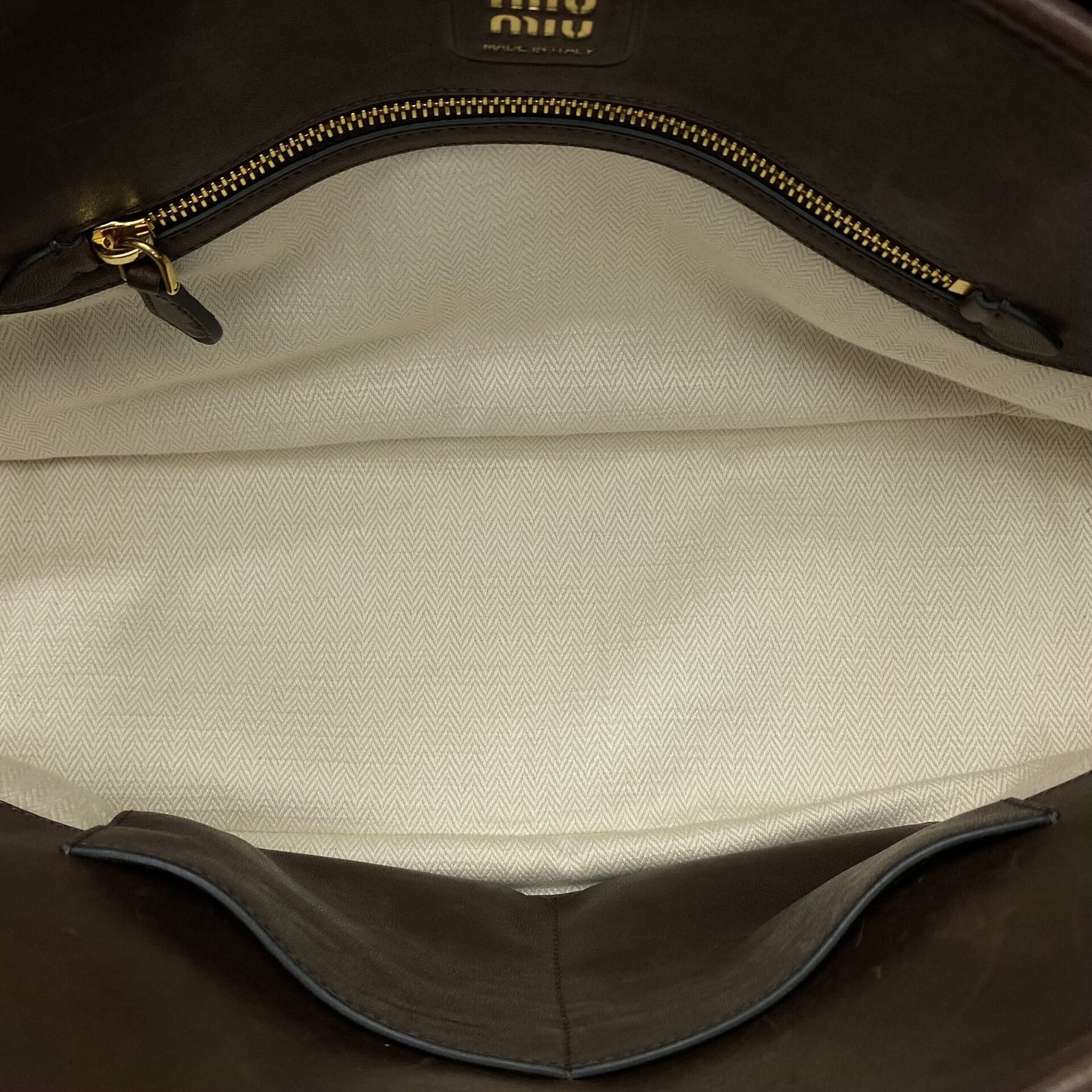 Bolsa Miu Miu Aventure Couro Marrom