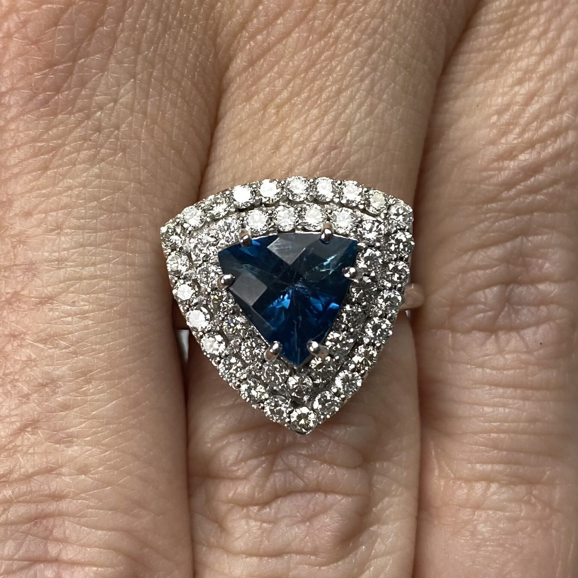 Anel Topázio London Blue com Diamantes