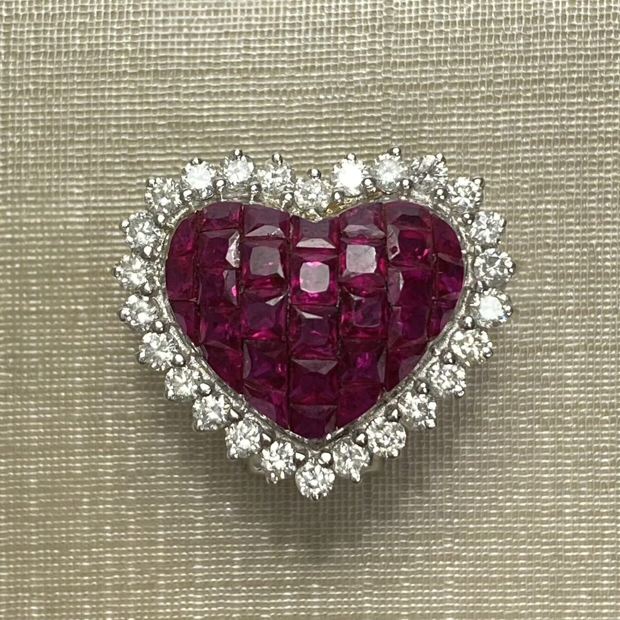 Par de Brincos Coração Rubis