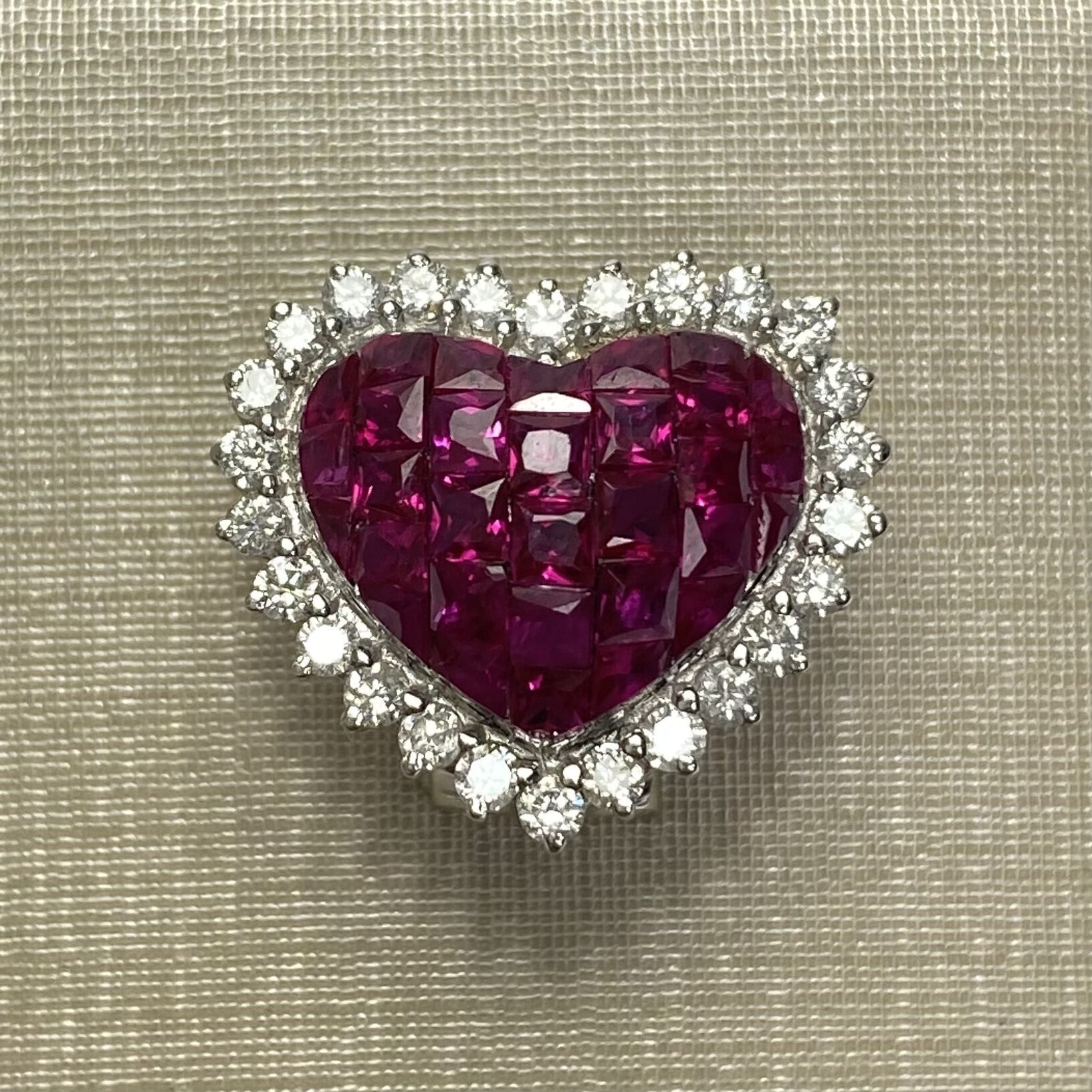 Par de Brincos Coração Rubis