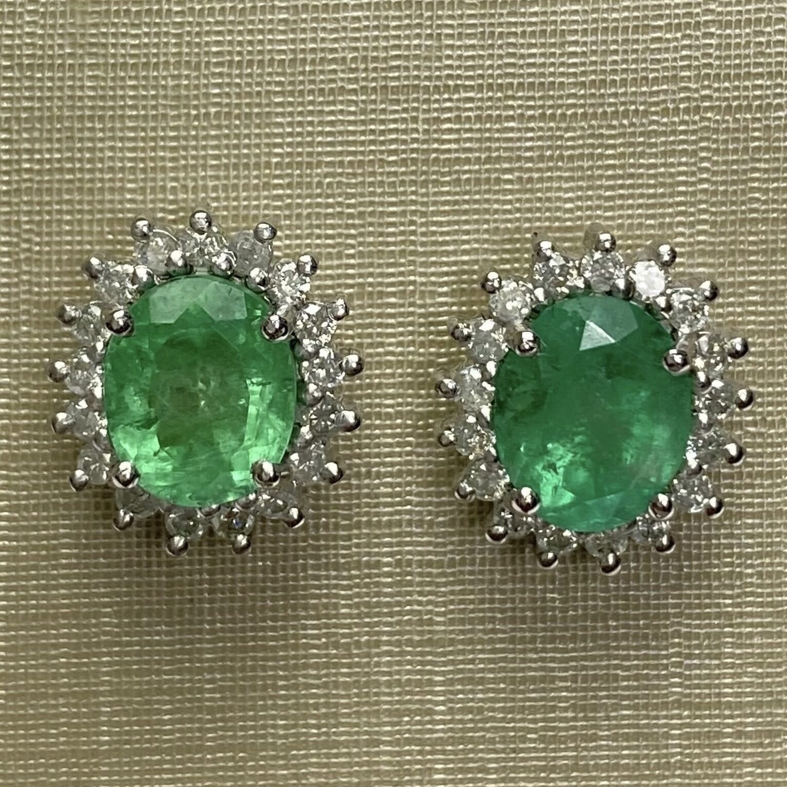 Par de Brincos Esmeraldas Colombianas - 2.55 ct.