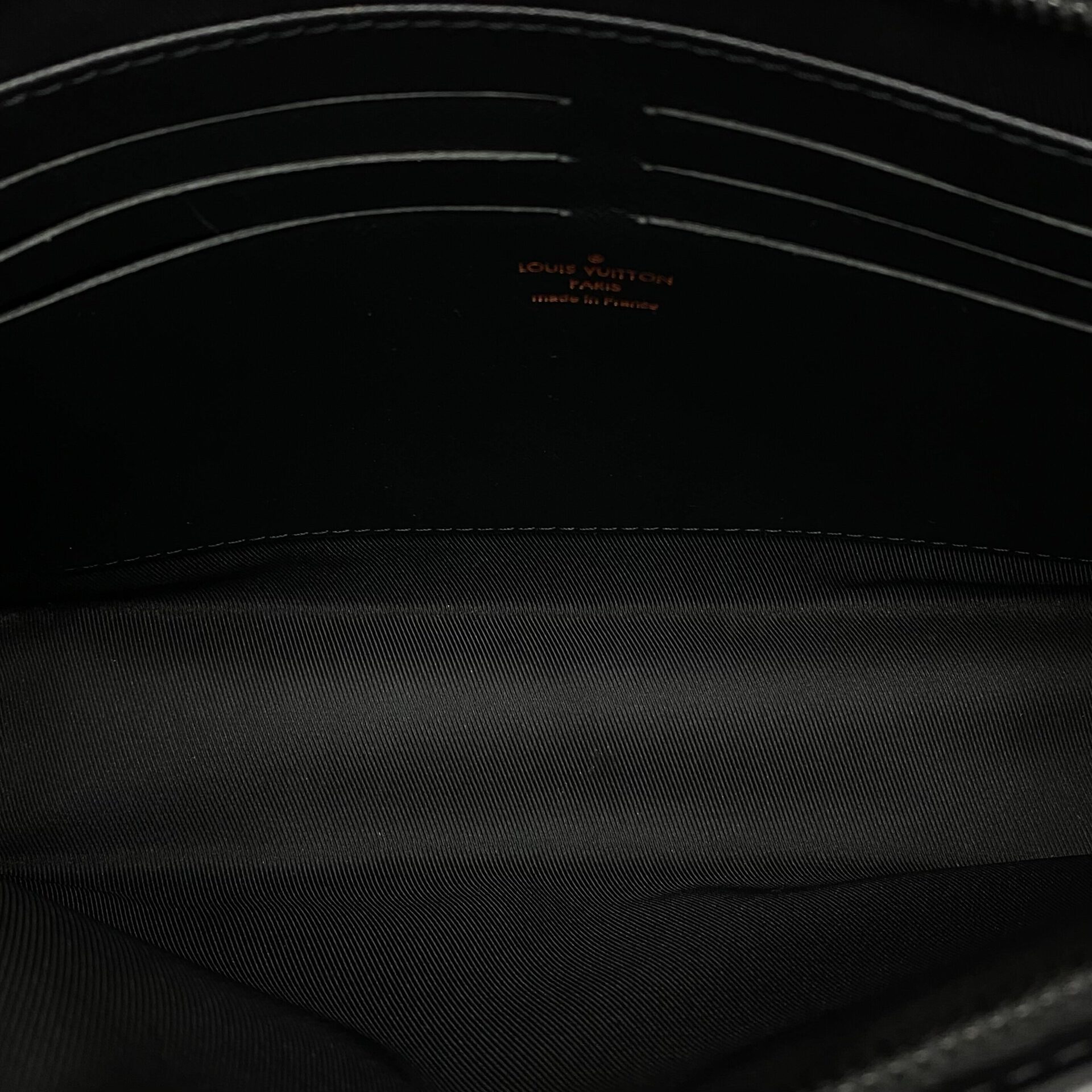 Bolsa Louis Vuitton Rubber Pochette Voyage MM