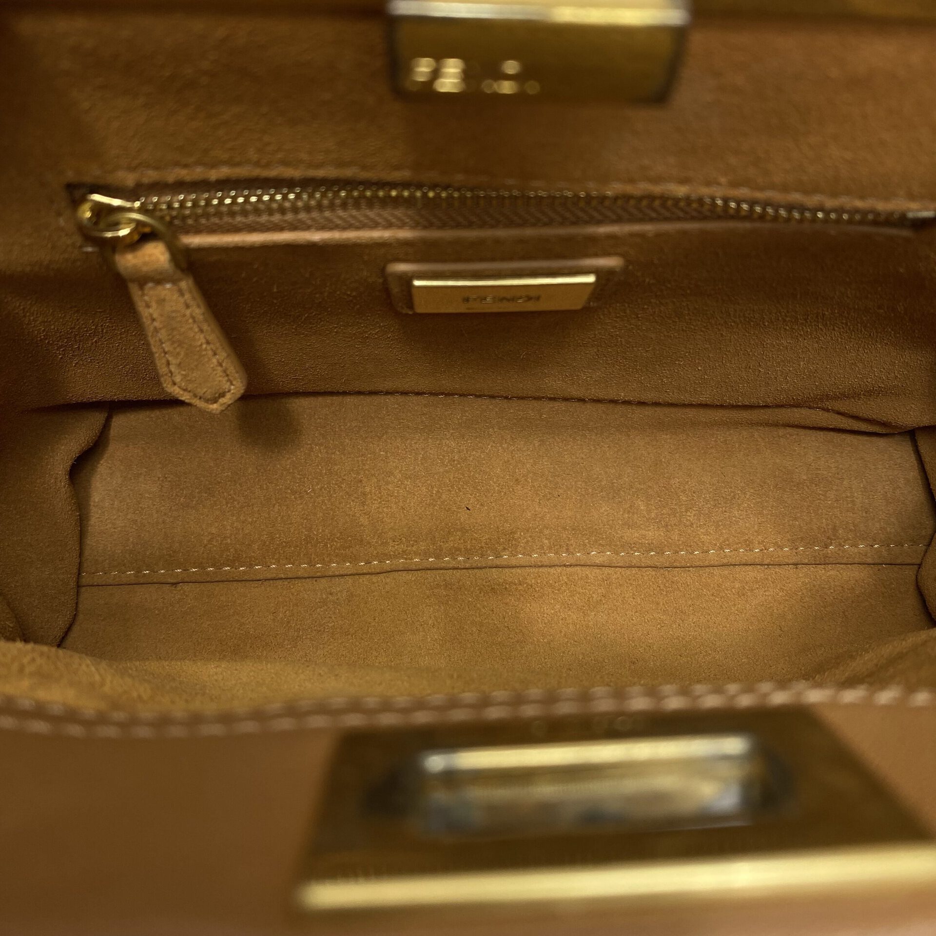 Bolsa Fendi Peekaboo Caramelo