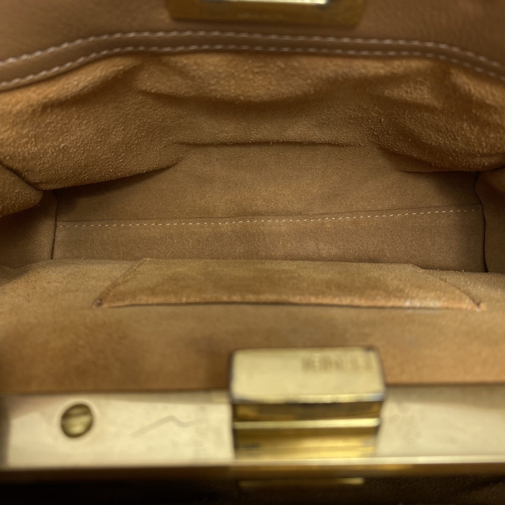 Bolsa Fendi Peekaboo Caramelo