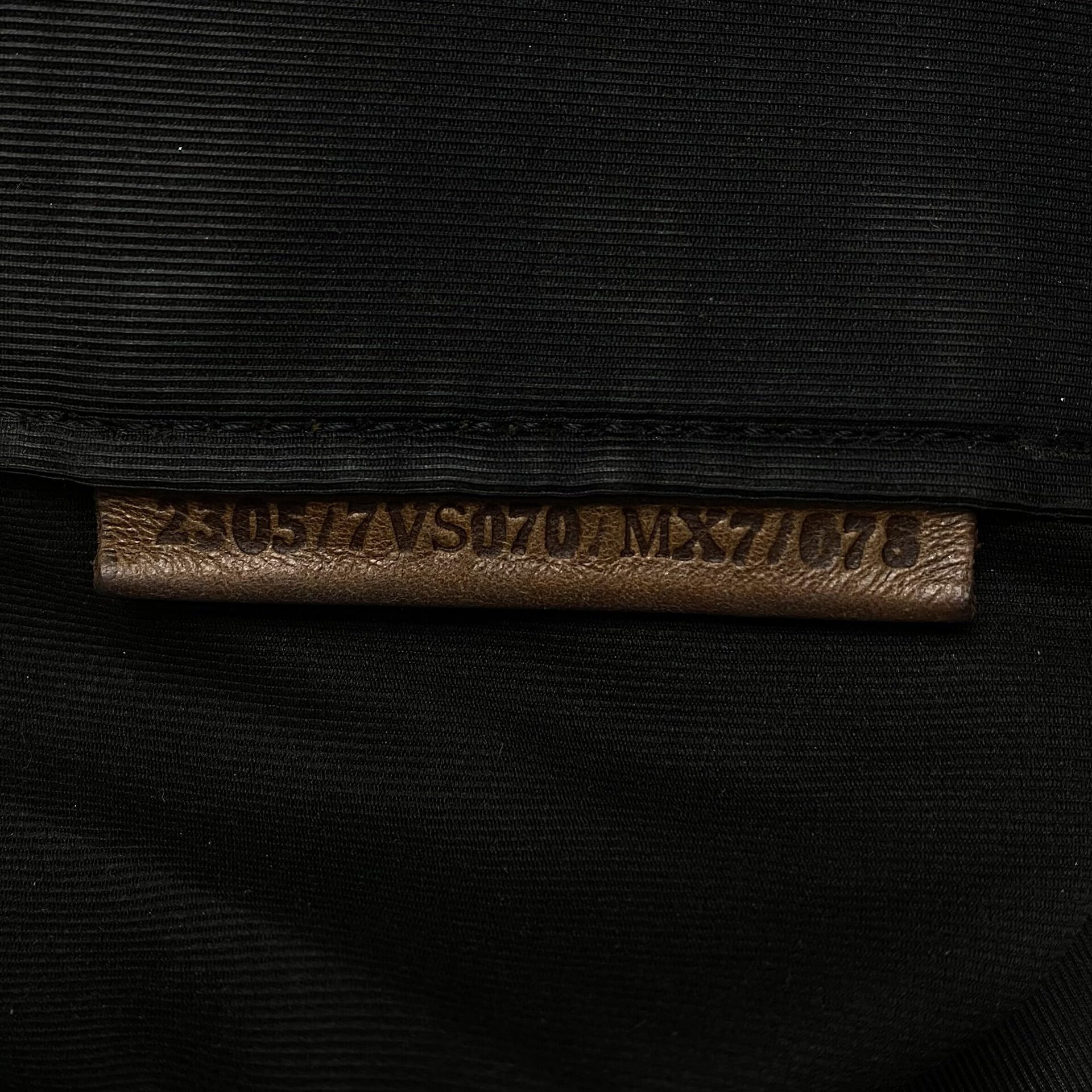 Bolsa Fendi Monograma Marrom