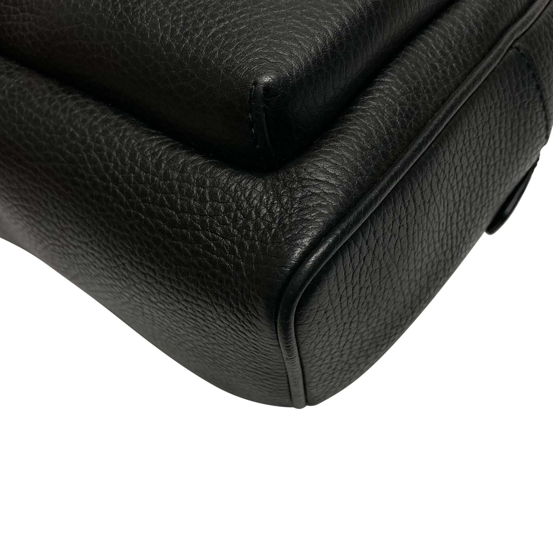 Mochila Gucci Soho Chain Preta