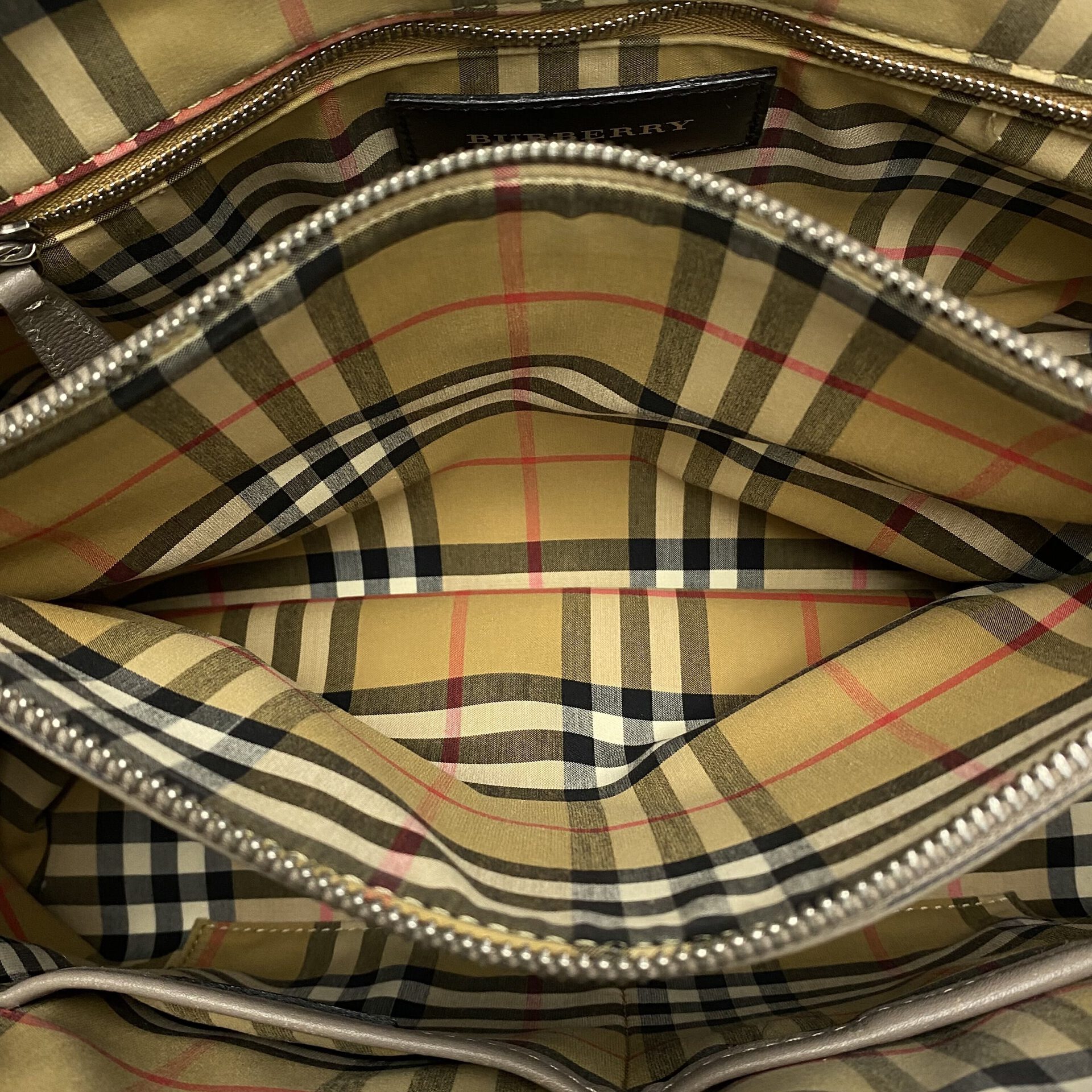 Bolsa Burberry Banner Couro Cinza