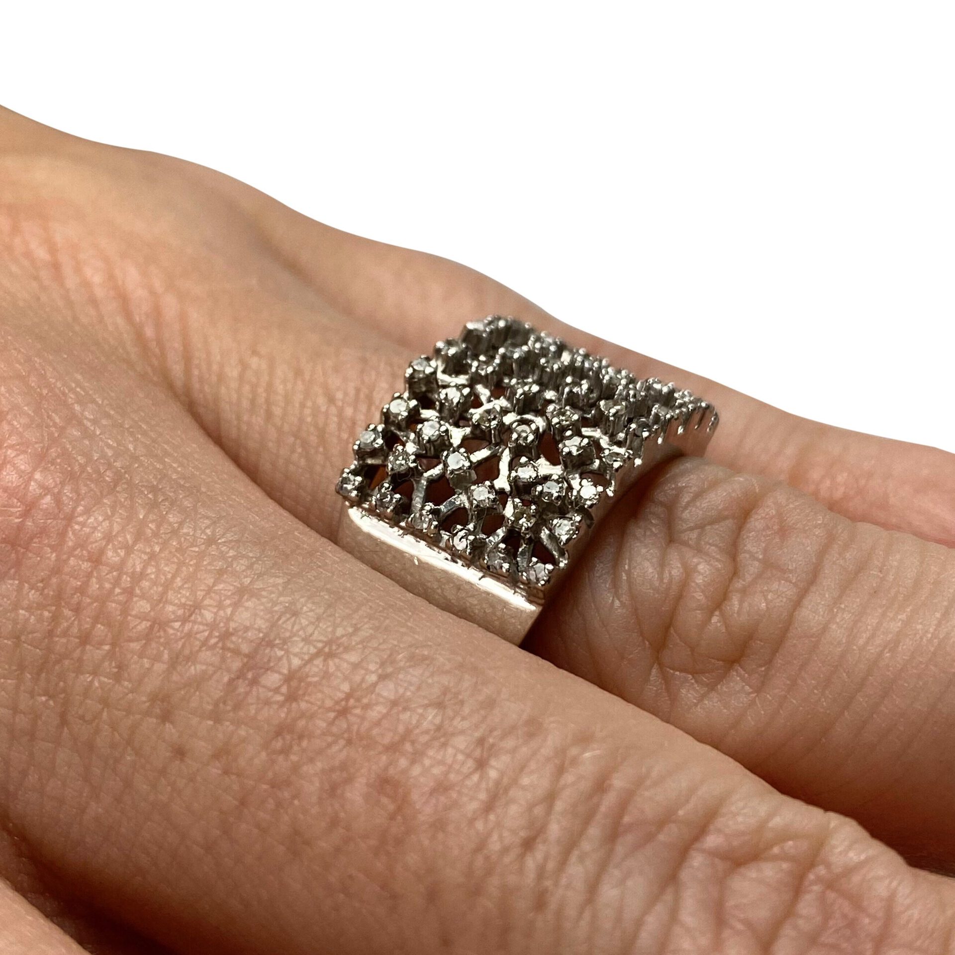 Anel Vivara Ouro Branco Pavê de Diamantes