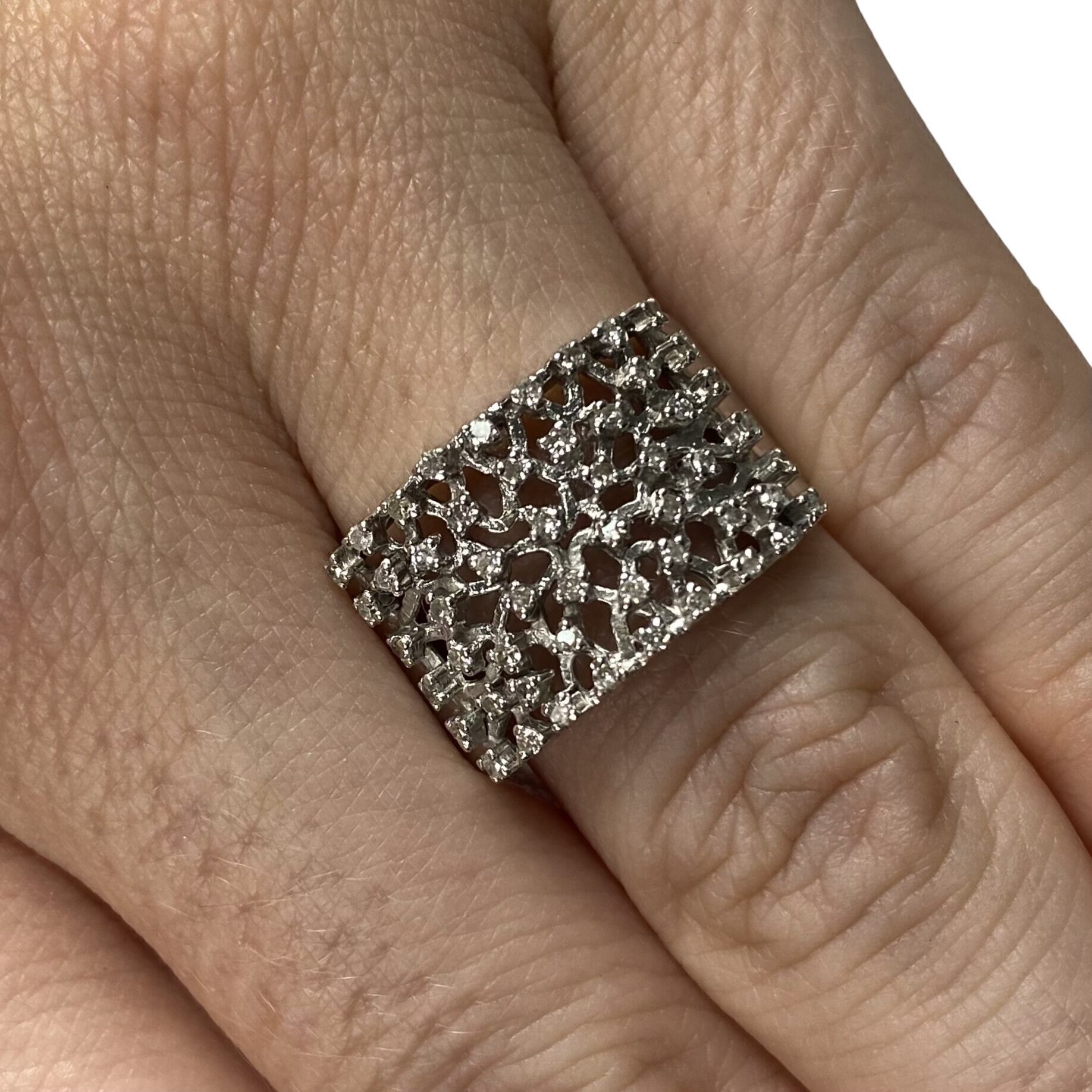 Anel Vivara Ouro Branco Pavê de Diamantes